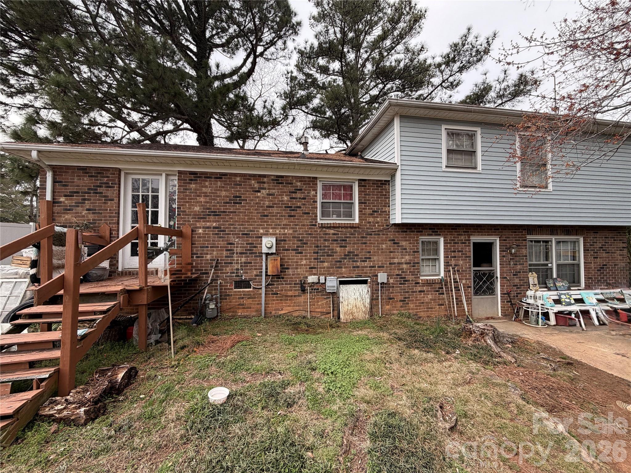 6215 Farm Pond Lane — Charlotte