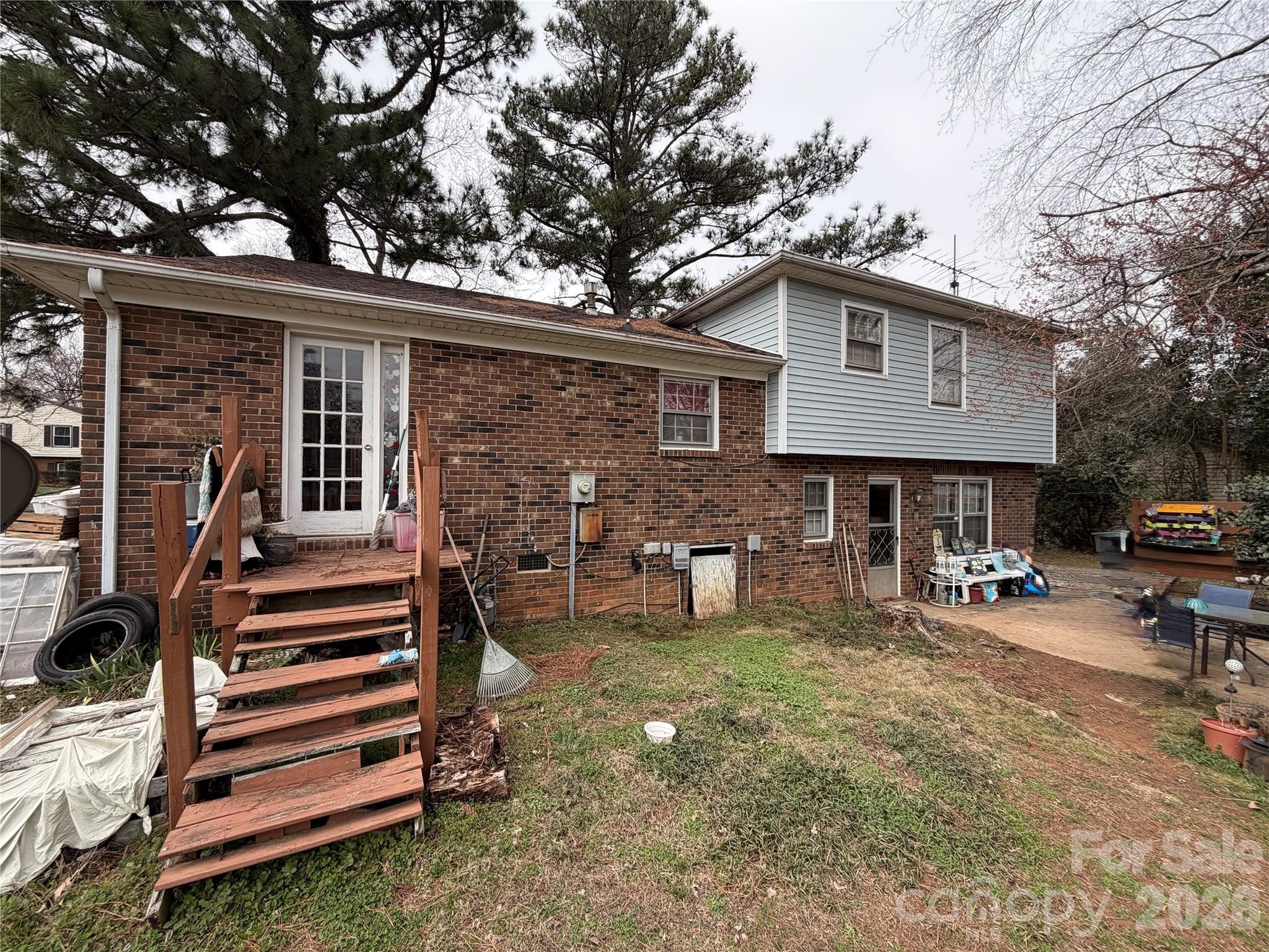 6215 Farm Pond Lane — Charlotte
