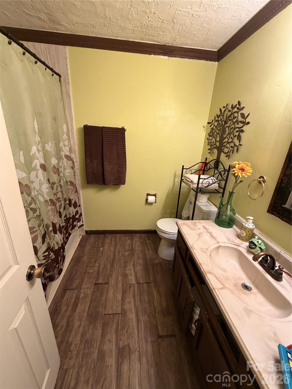 6215 Farm Pond Lane — Charlotte