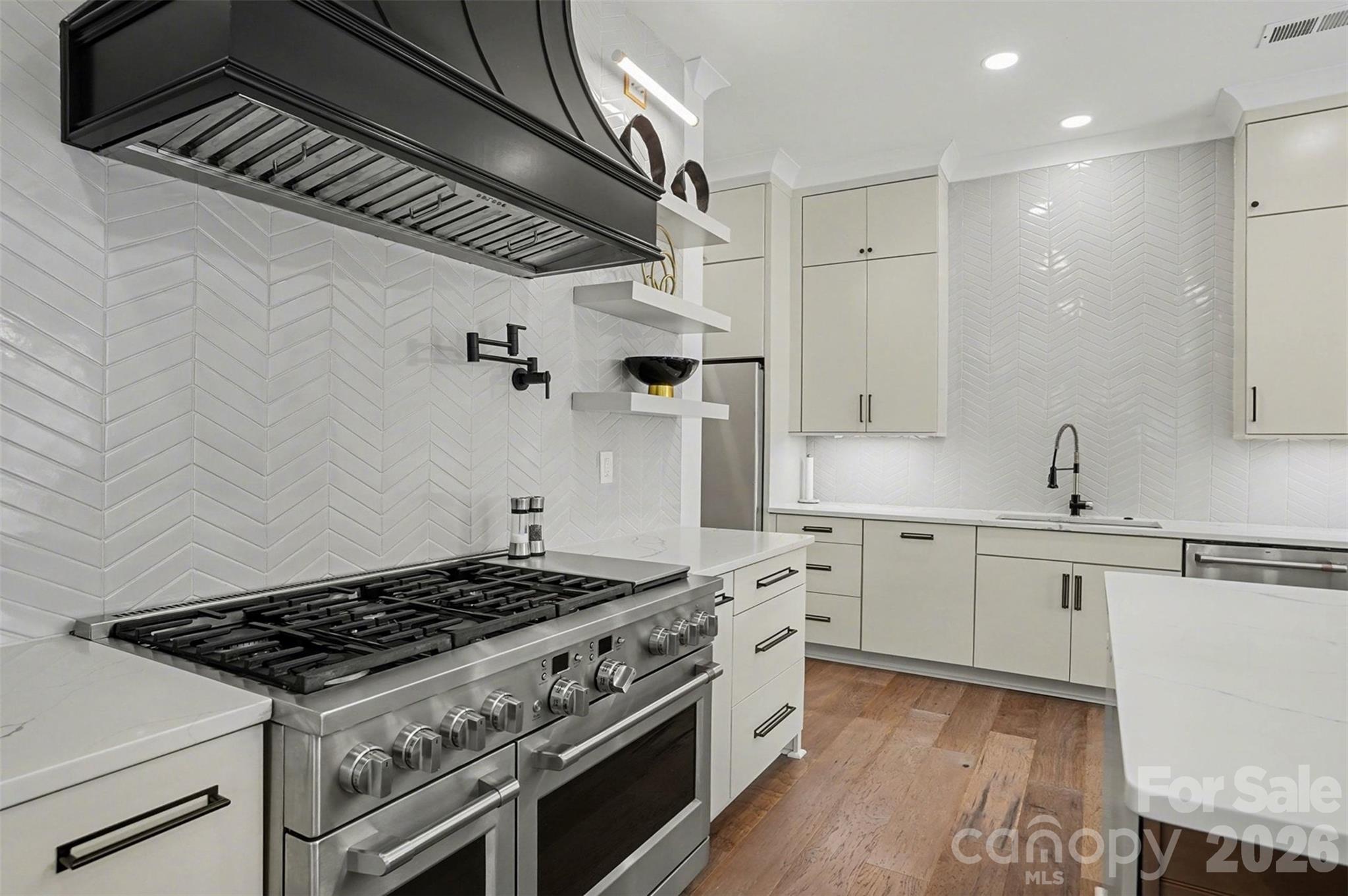 915 Laurel Creek Lane — Charlotte