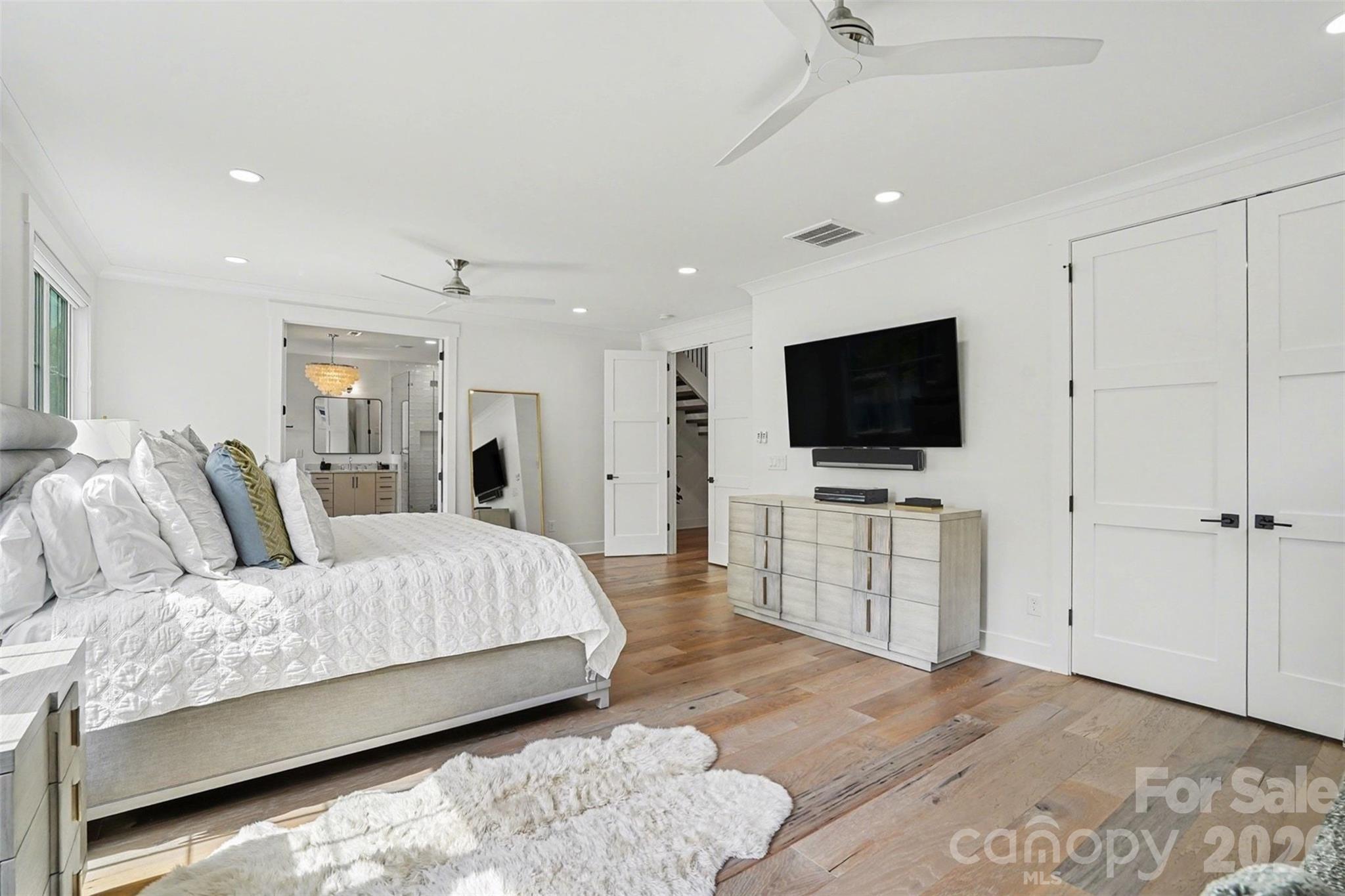 915 Laurel Creek Lane — Charlotte
