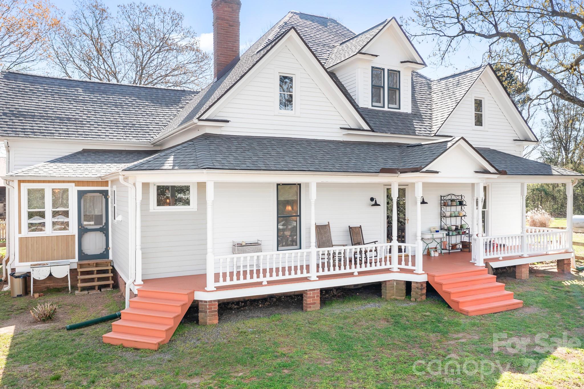 1315 Scotts Creek Road — Statesville