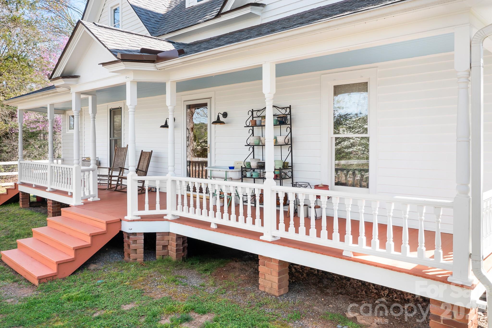 1315 Scotts Creek Road — Statesville