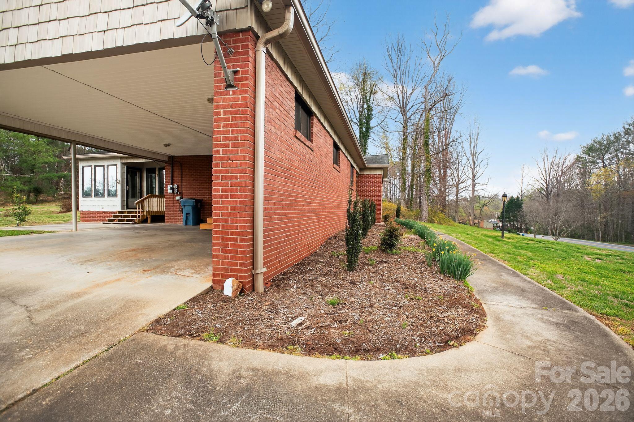 4783 Calico Road — Lenoir