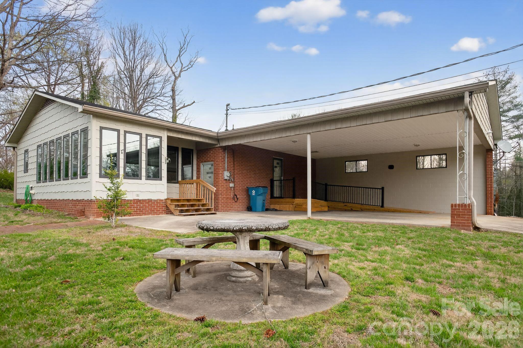 4783 Calico Road — Lenoir