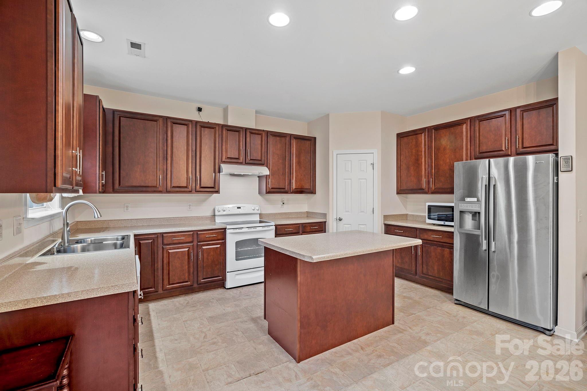 2 Breyerton Court — Asheville