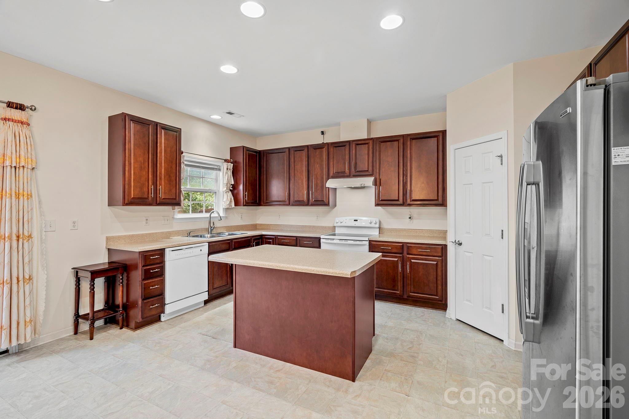 2 Breyerton Court — Asheville