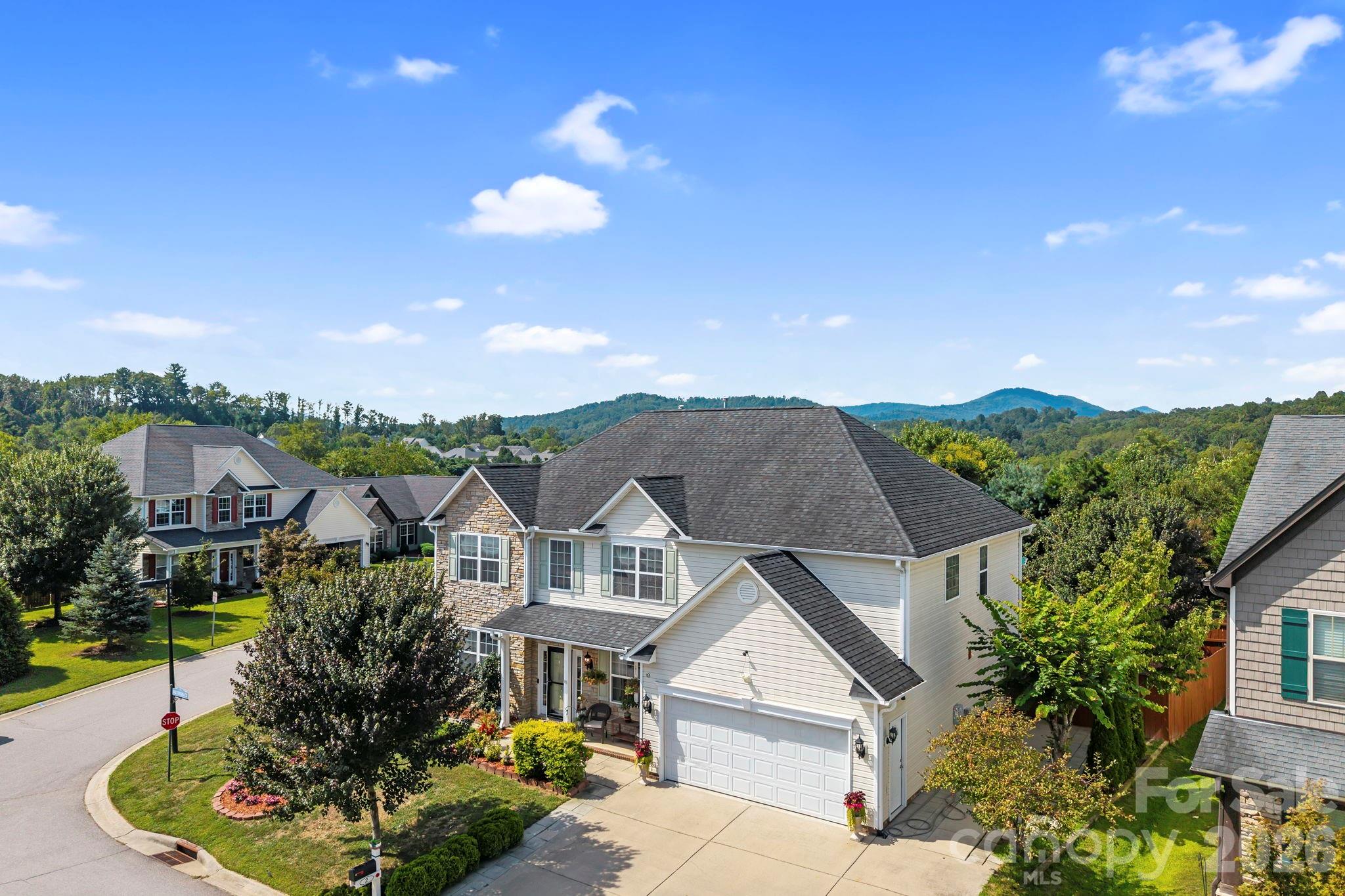 2 Breyerton Court — Asheville