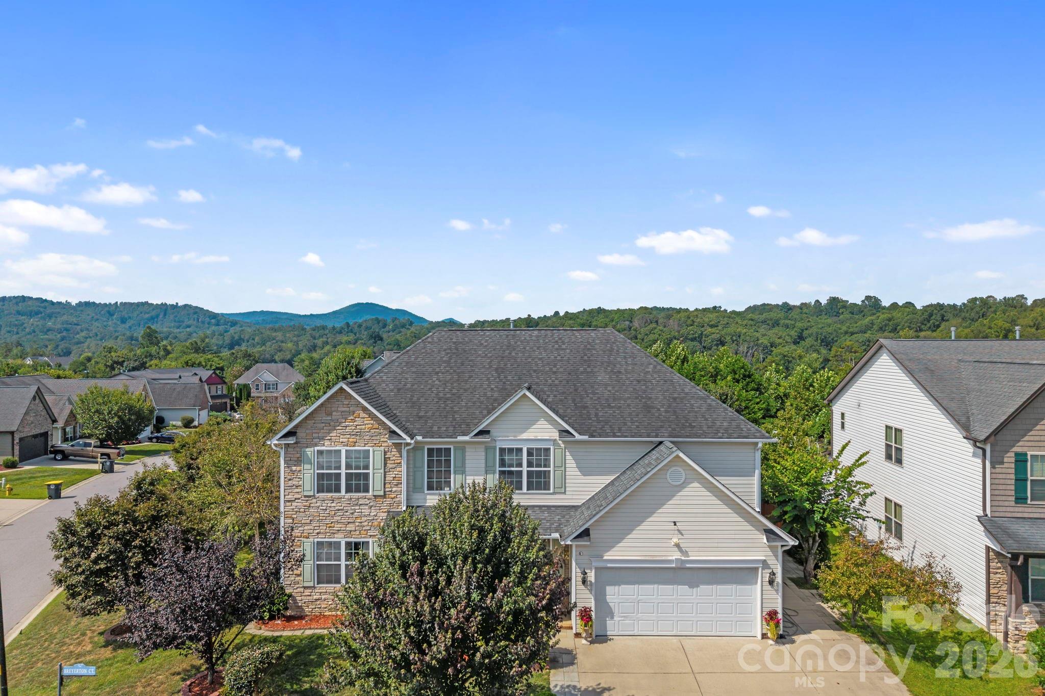 2 Breyerton Court — Asheville