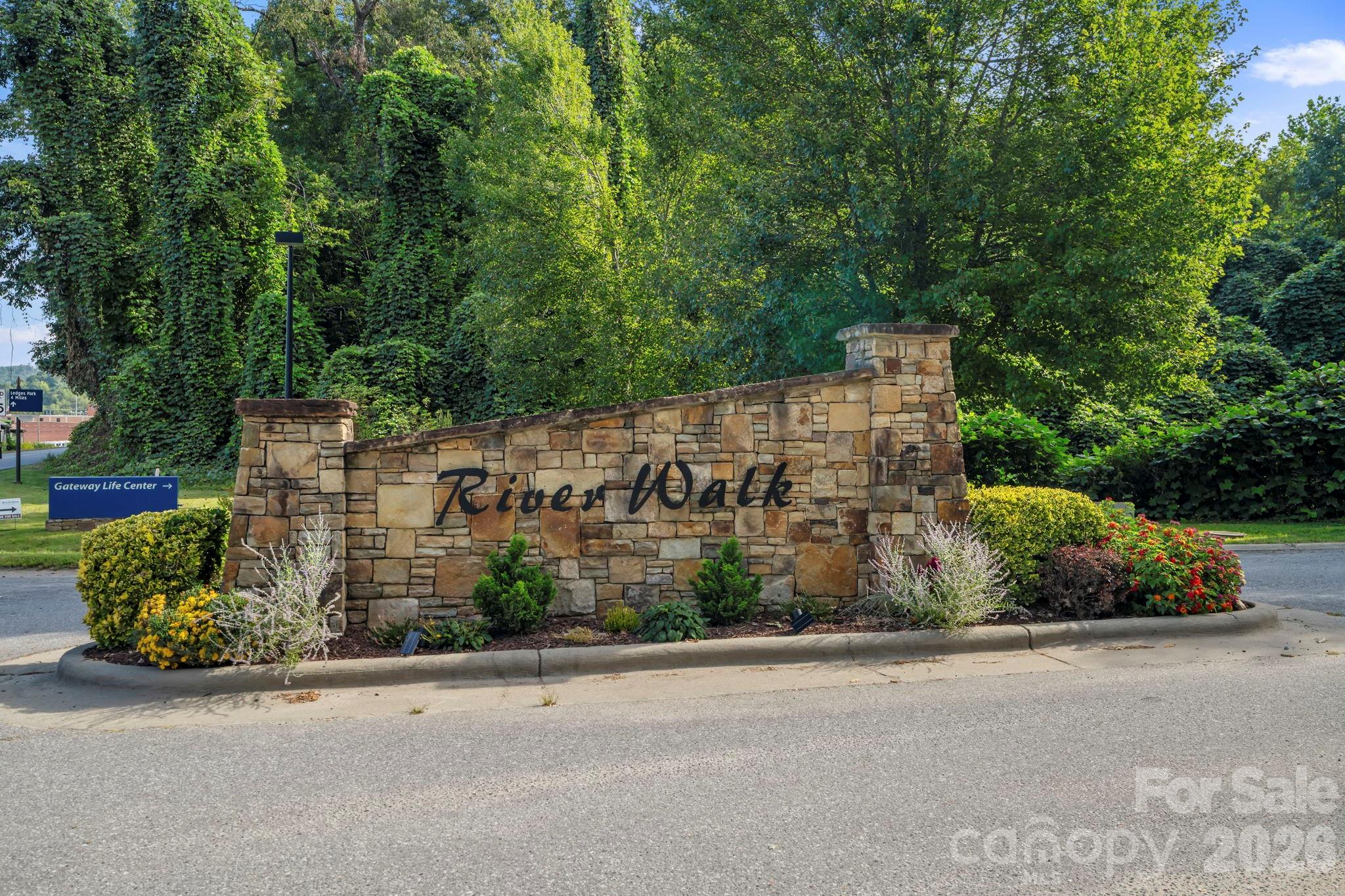 2 Breyerton Court — Asheville