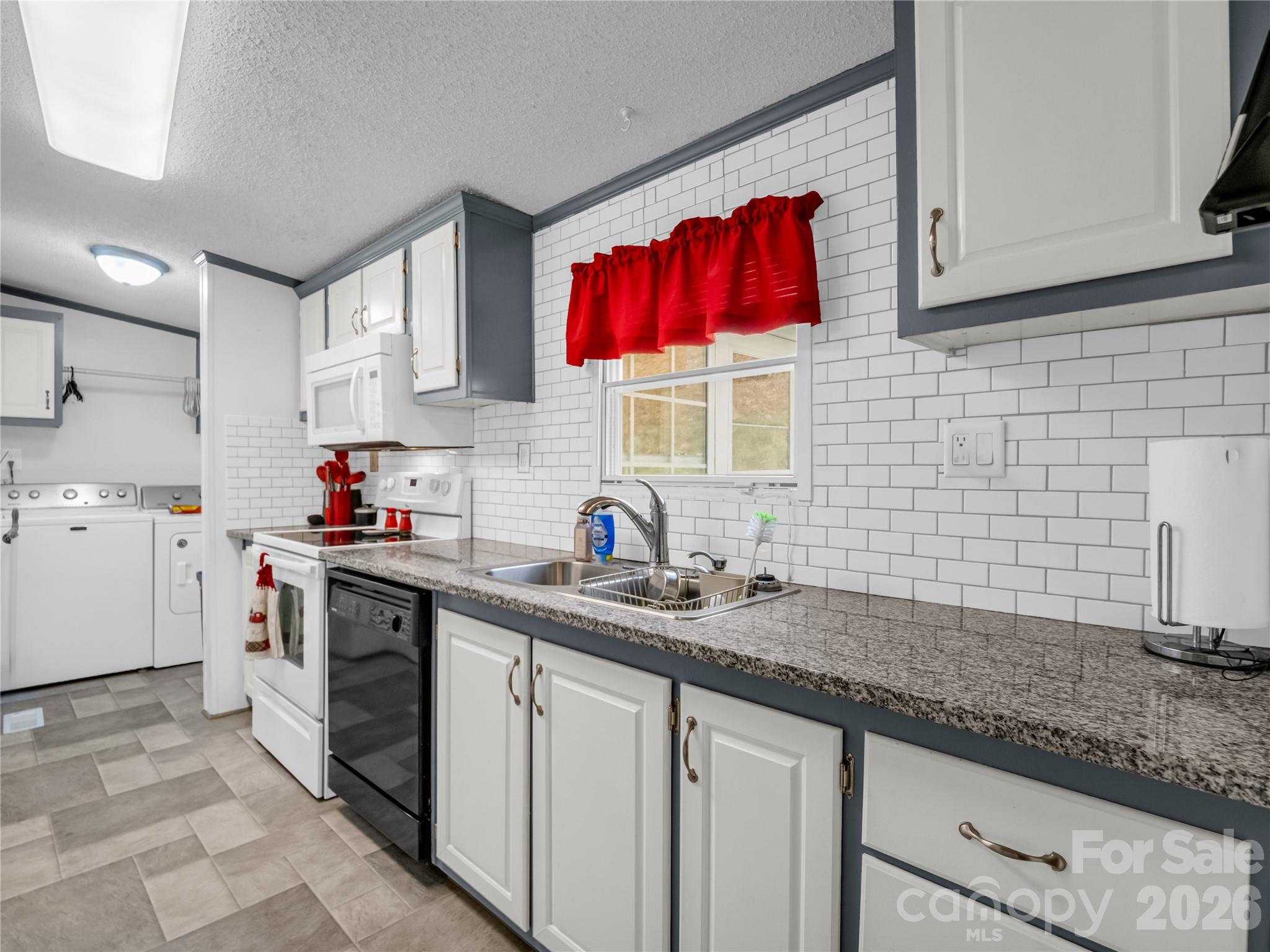 48 Laurel Cove Road — Leicester