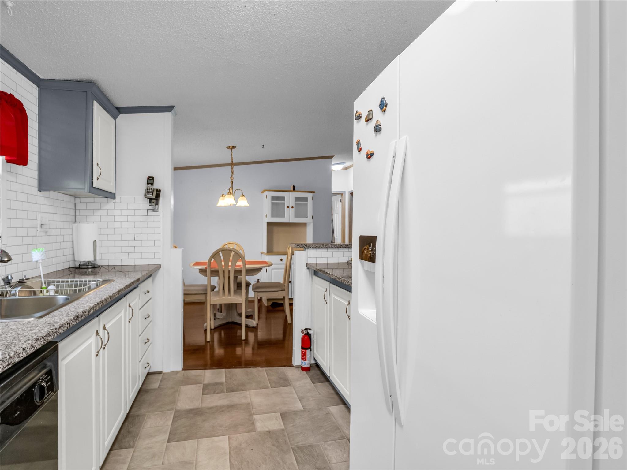 48 Laurel Cove Road — Leicester