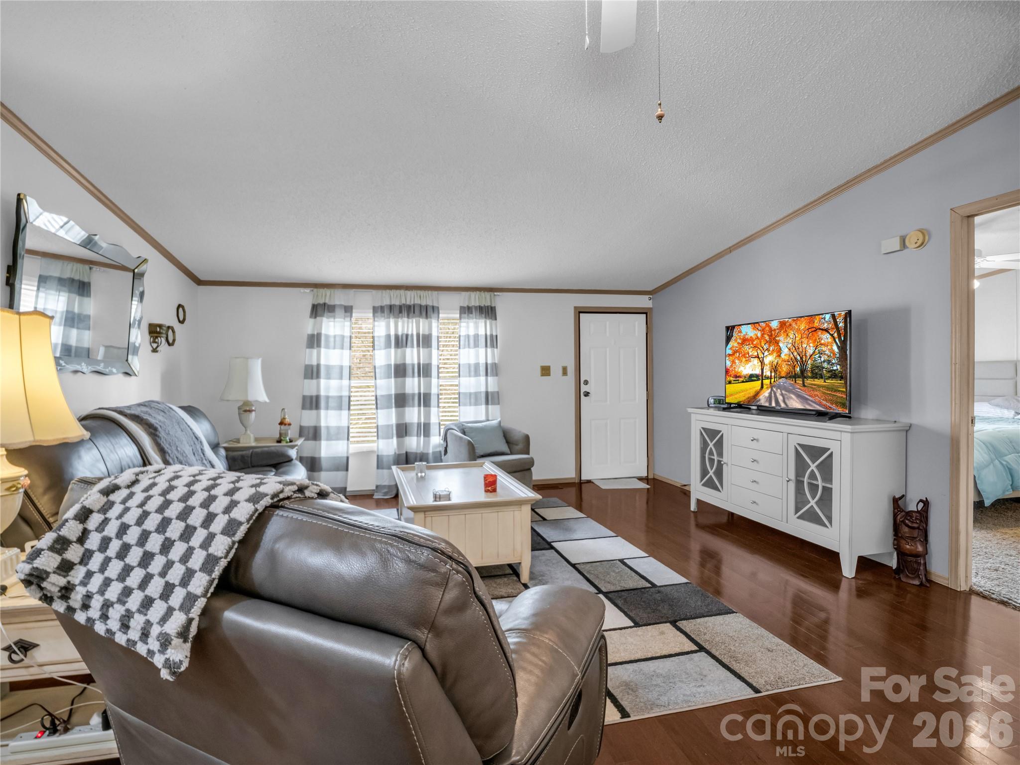 48 Laurel Cove Road — Leicester