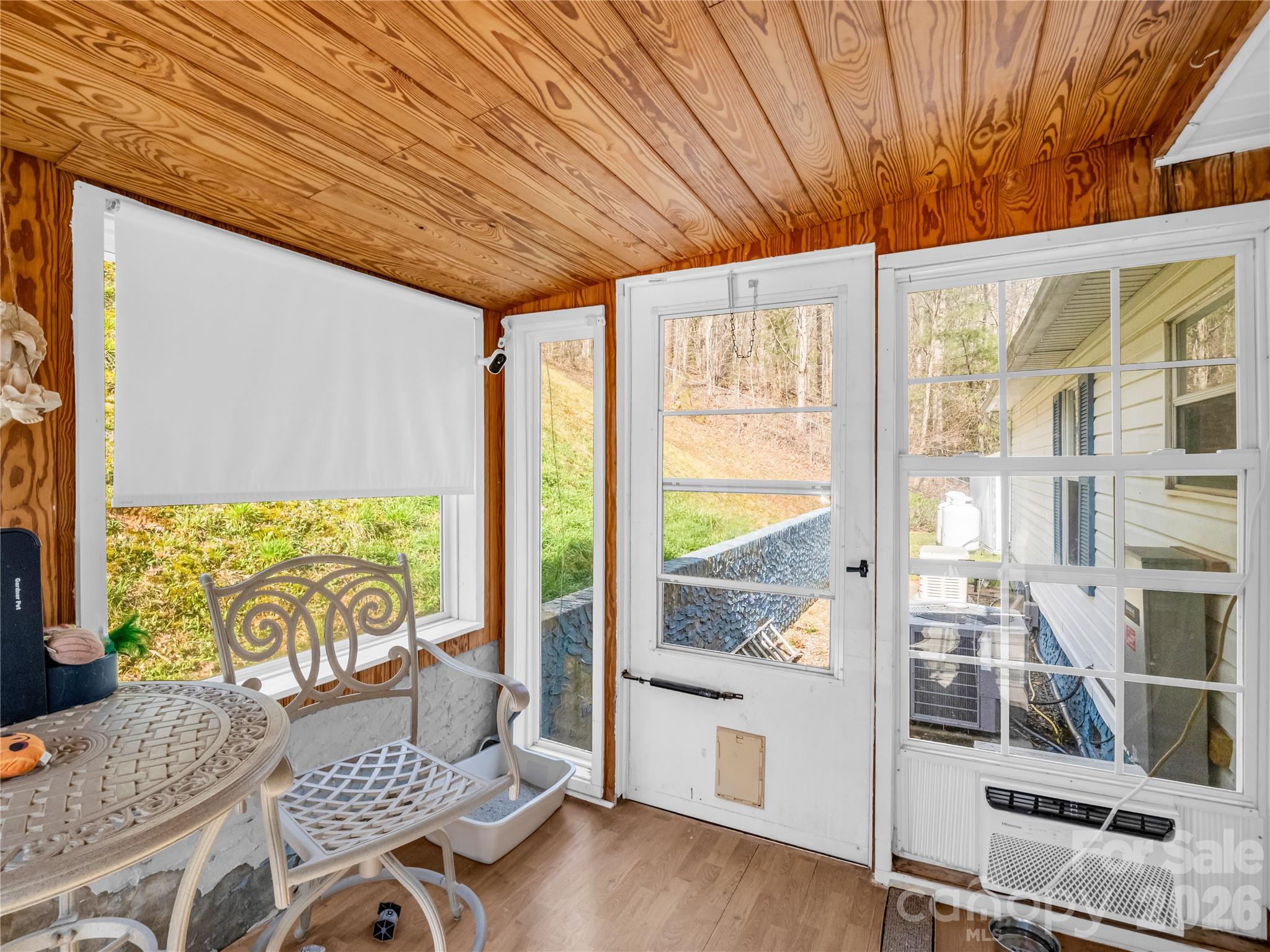 48 Laurel Cove Road — Leicester