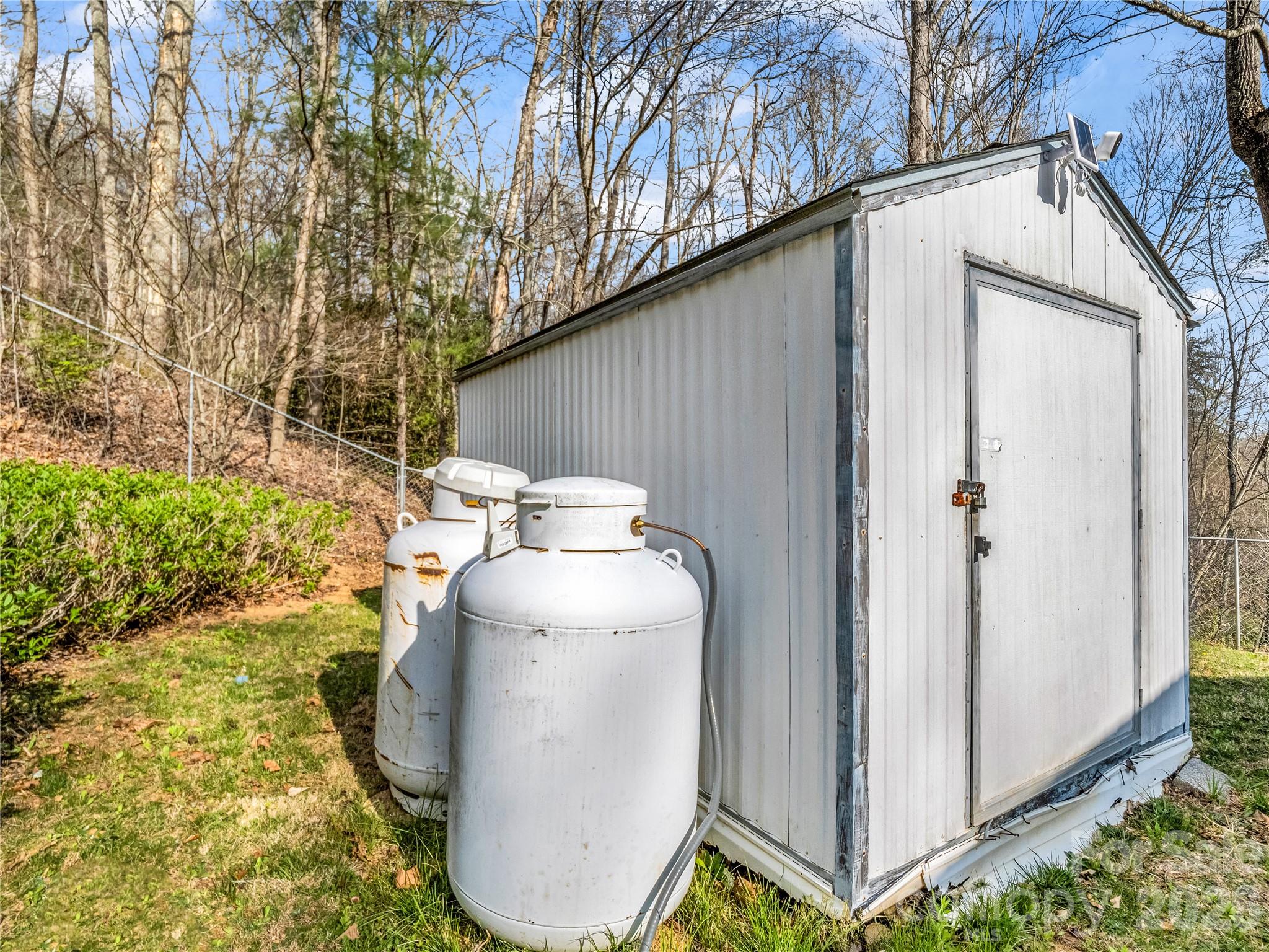 48 Laurel Cove Road — Leicester
