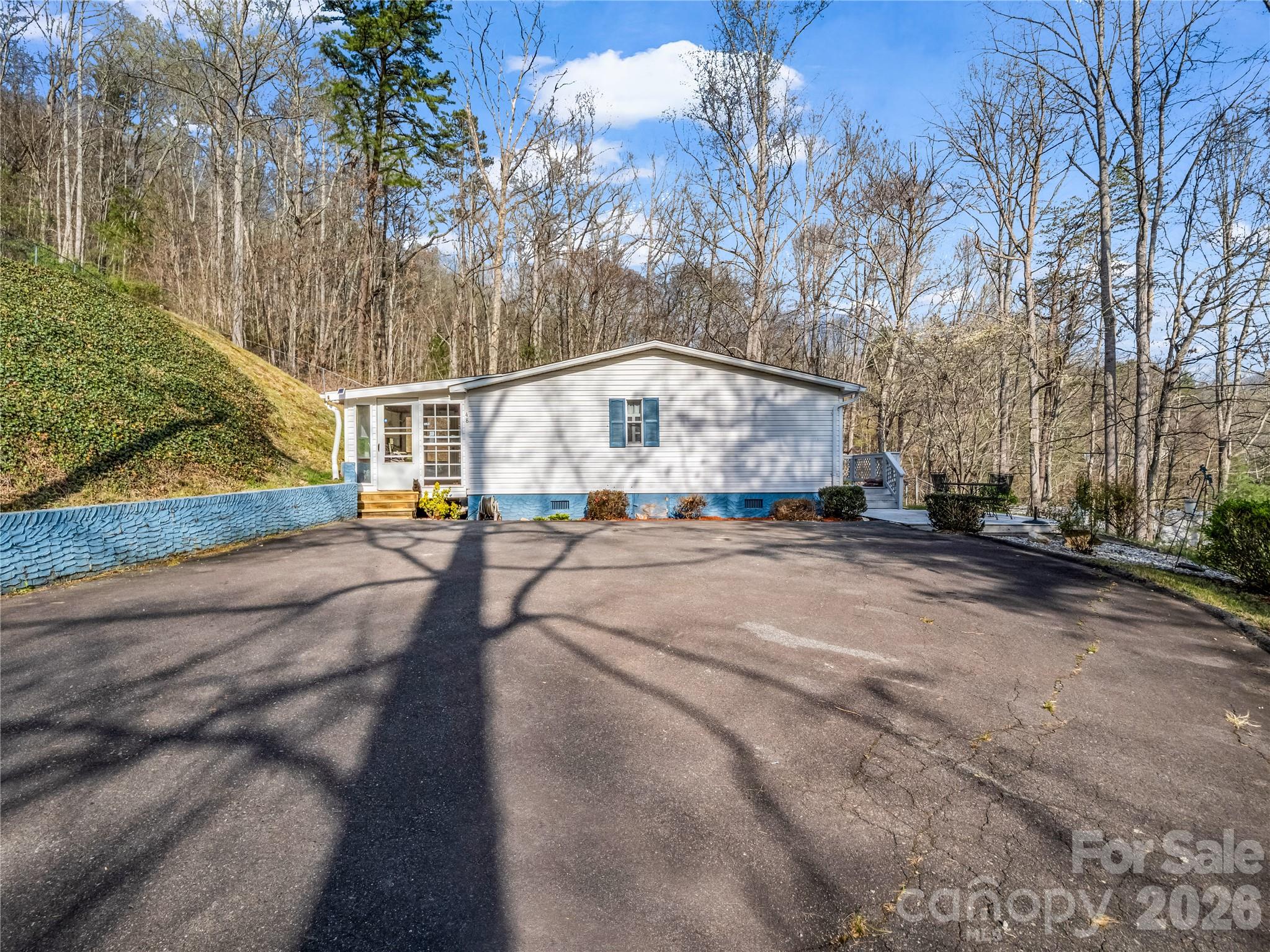 48 Laurel Cove Road — Leicester