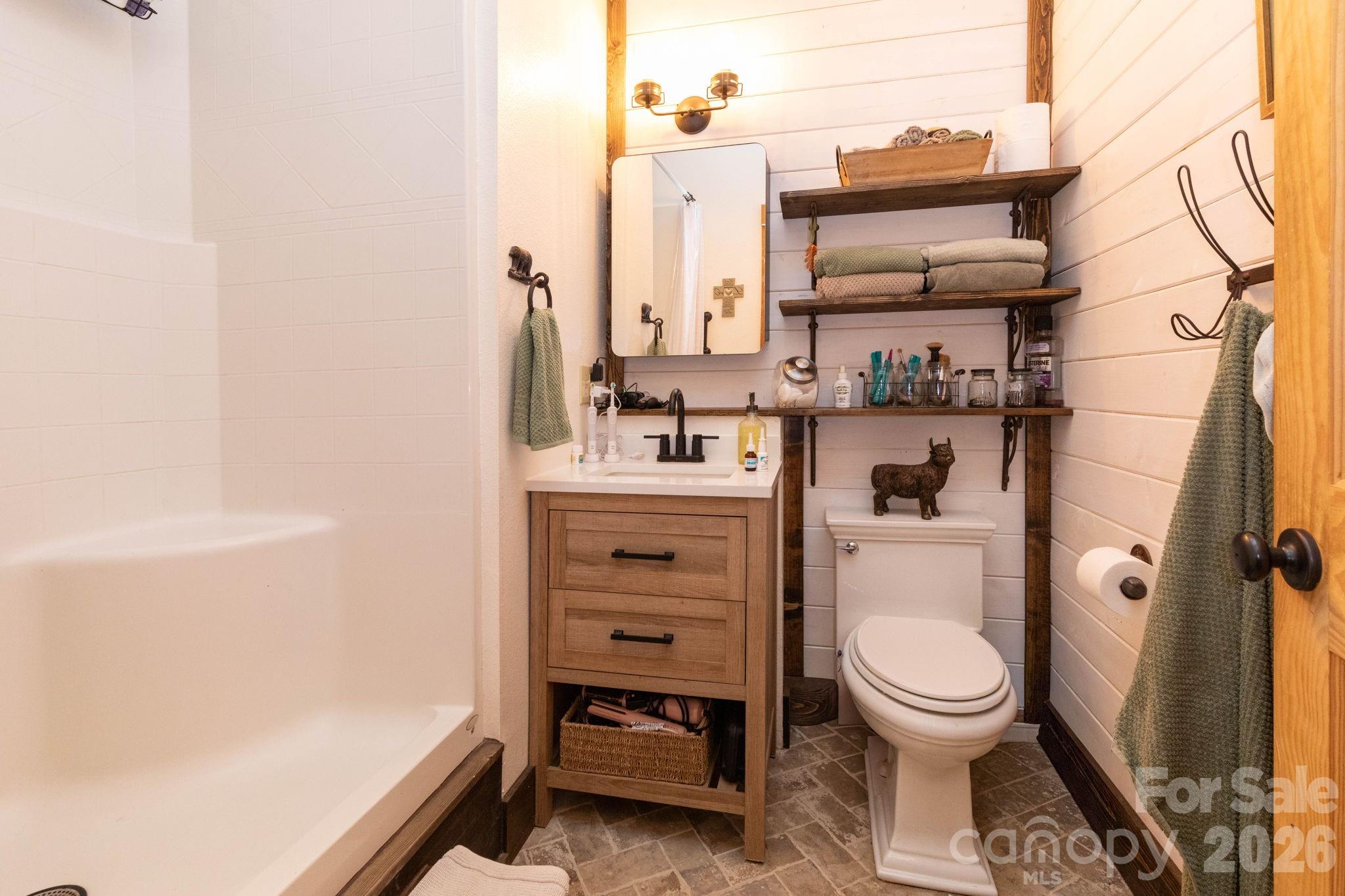 75 mypie Drive — Sylva