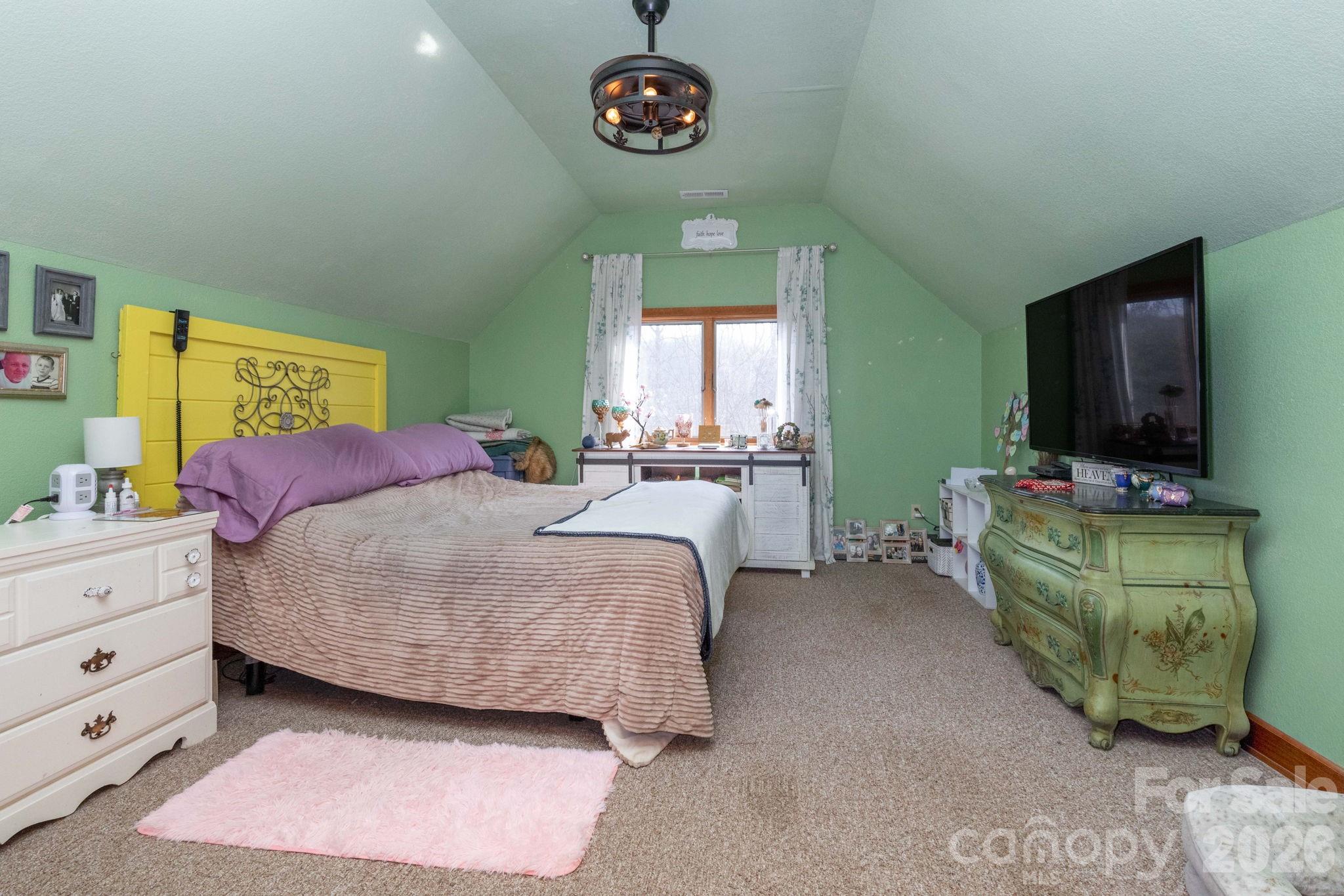 75 mypie Drive — Sylva
