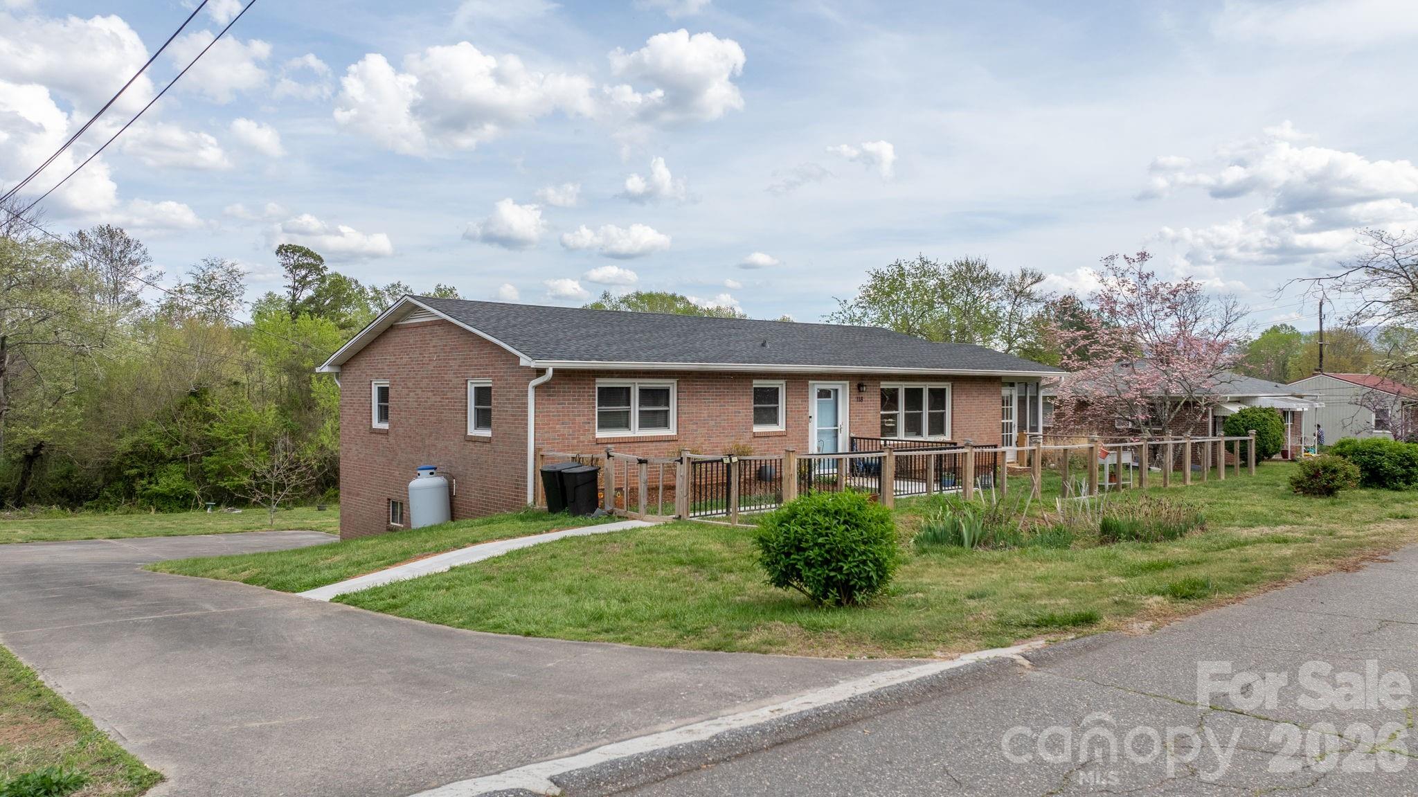 118 Whitley Road — Morganton