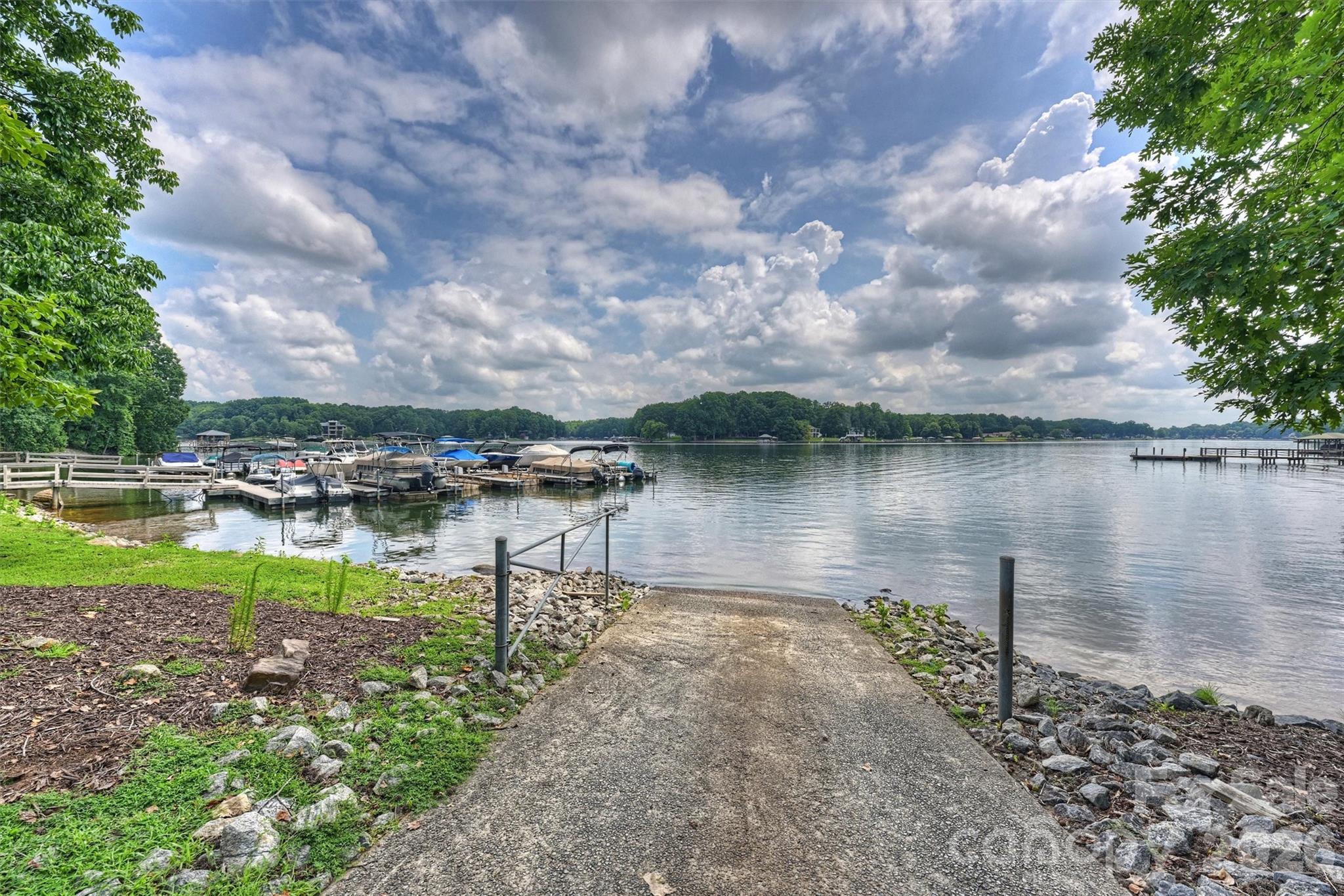271 Beaten Path Road — Mooresville