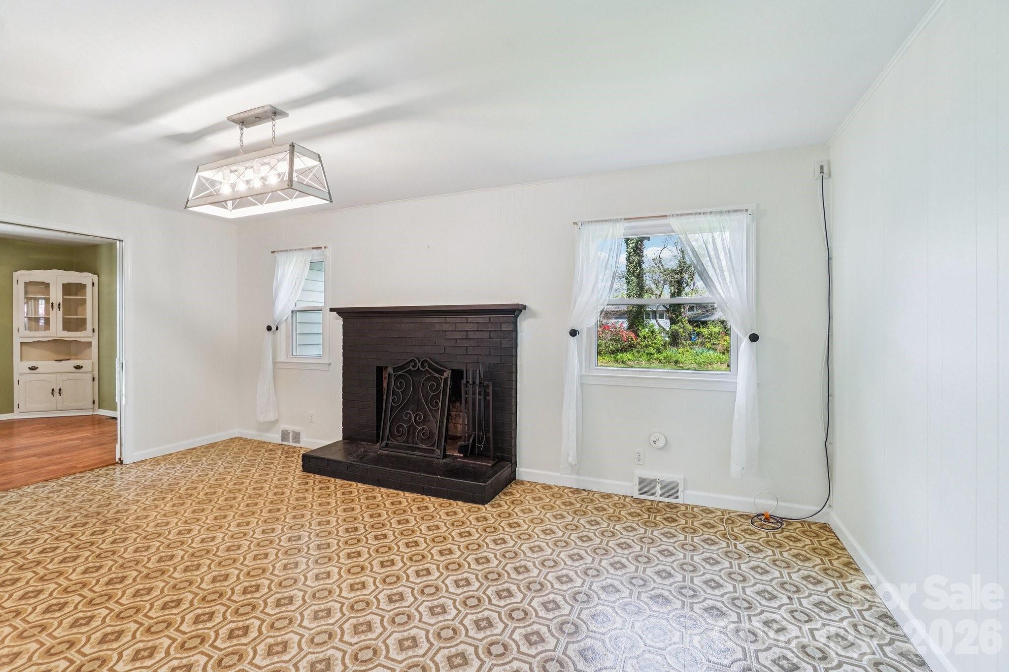710 Heatherwood Drive — Hendersonville
