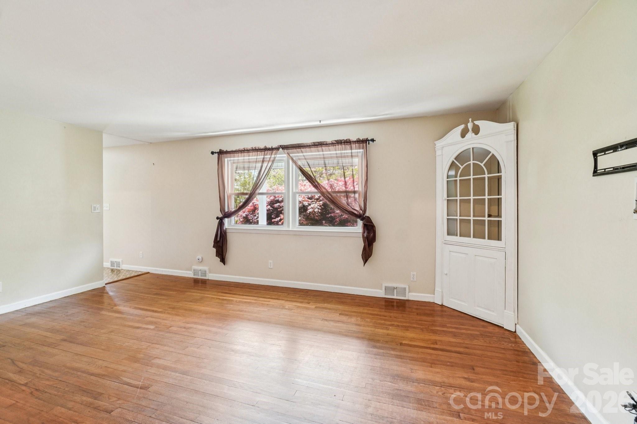 710 Heatherwood Drive — Hendersonville