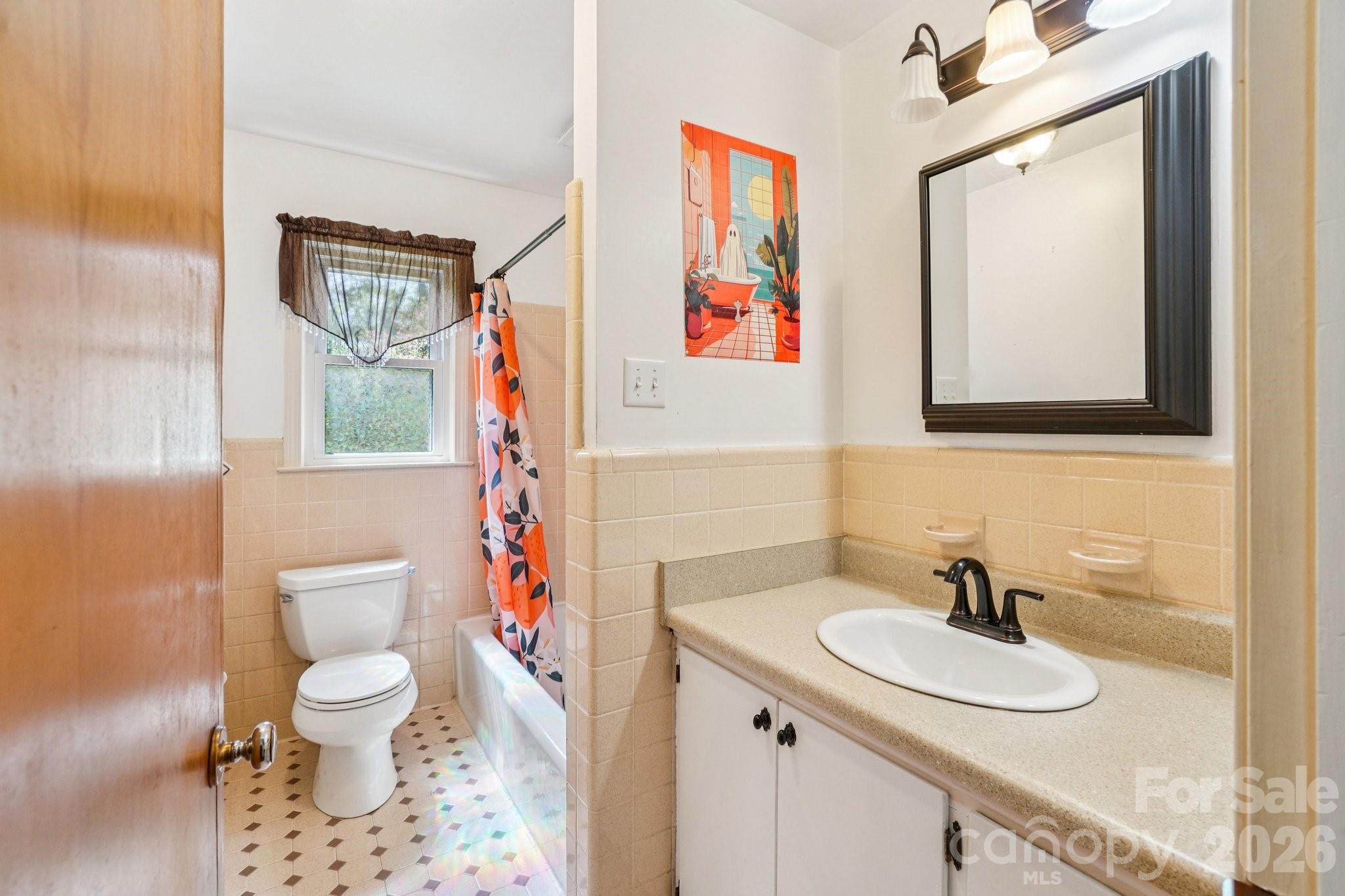 710 Heatherwood Drive — Hendersonville