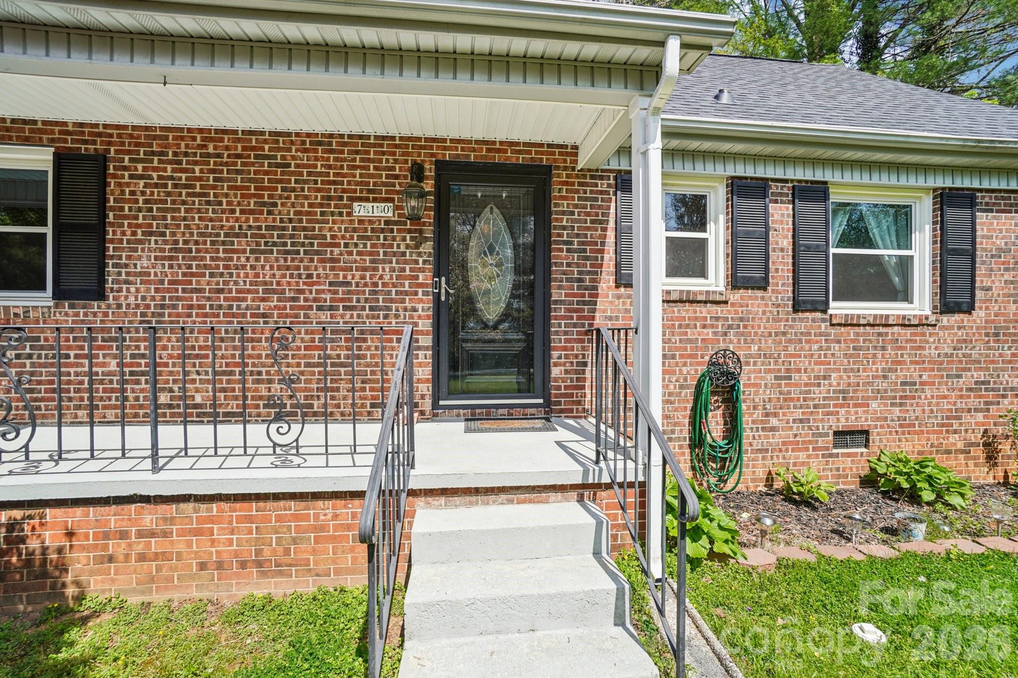 710 Heatherwood Drive — Hendersonville