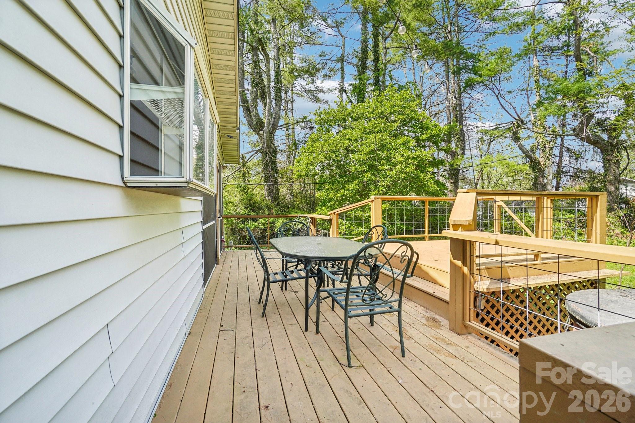 710 Heatherwood Drive — Hendersonville