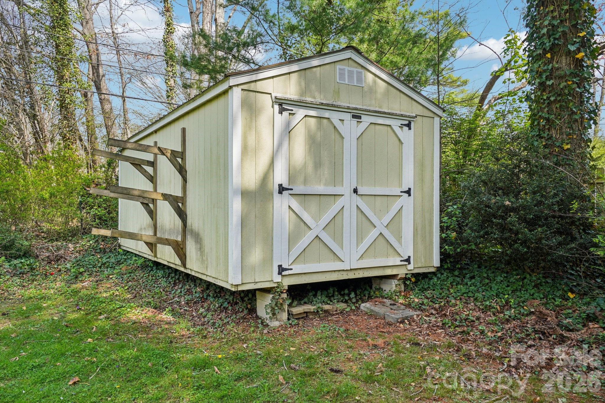 710 Heatherwood Drive — Hendersonville
