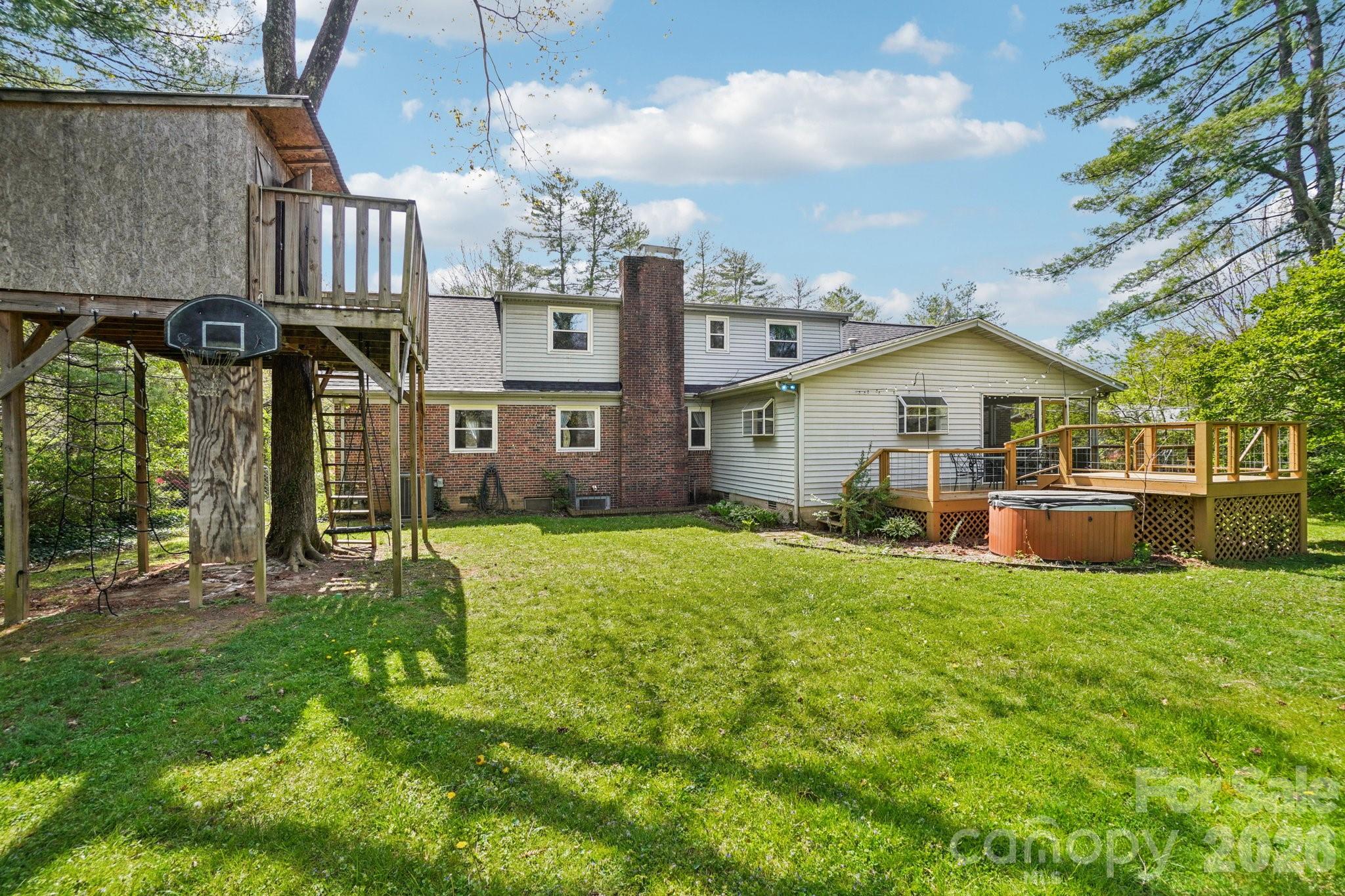 710 Heatherwood Drive — Hendersonville