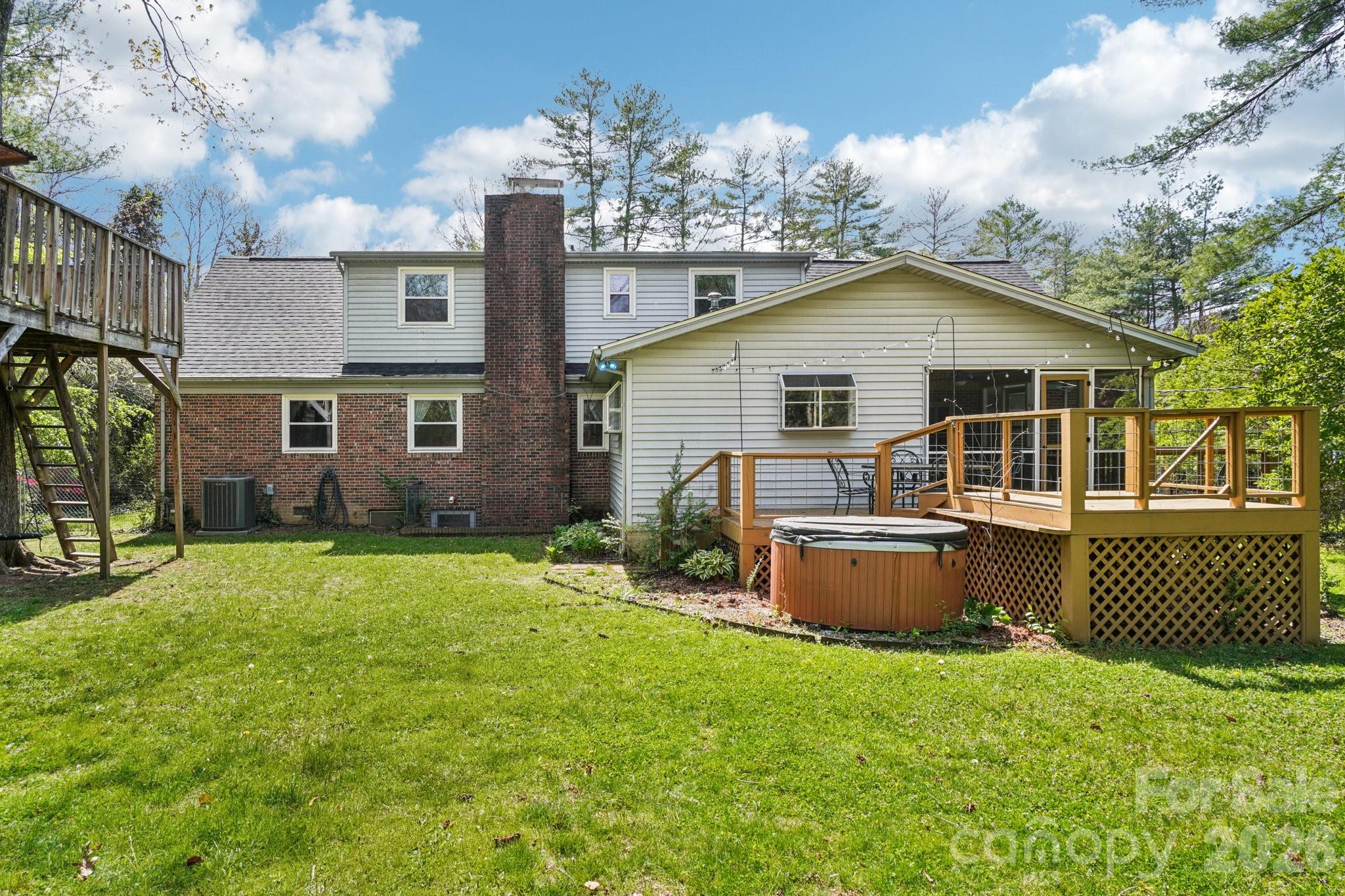 710 Heatherwood Drive — Hendersonville
