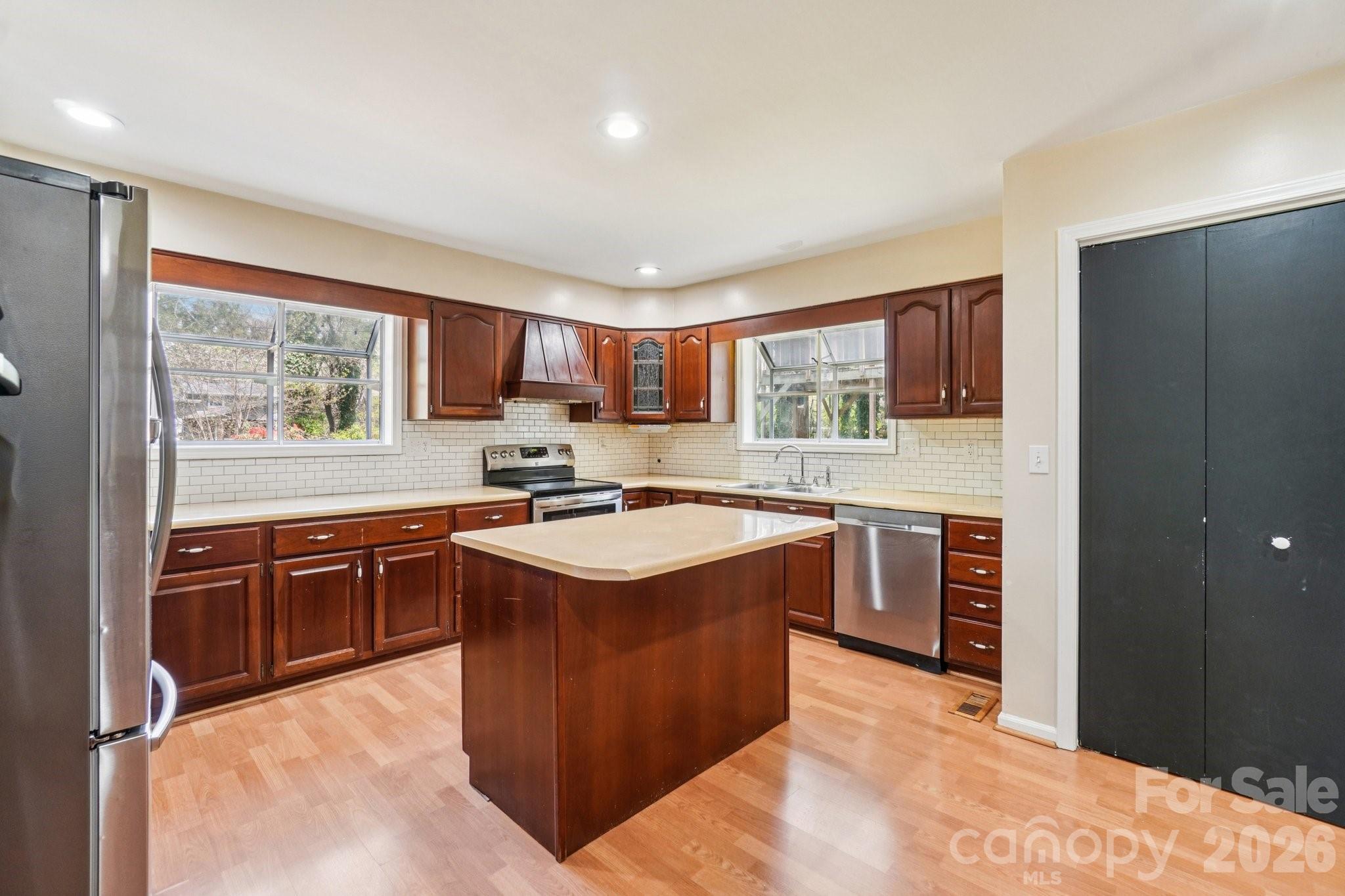 710 Heatherwood Drive — Hendersonville