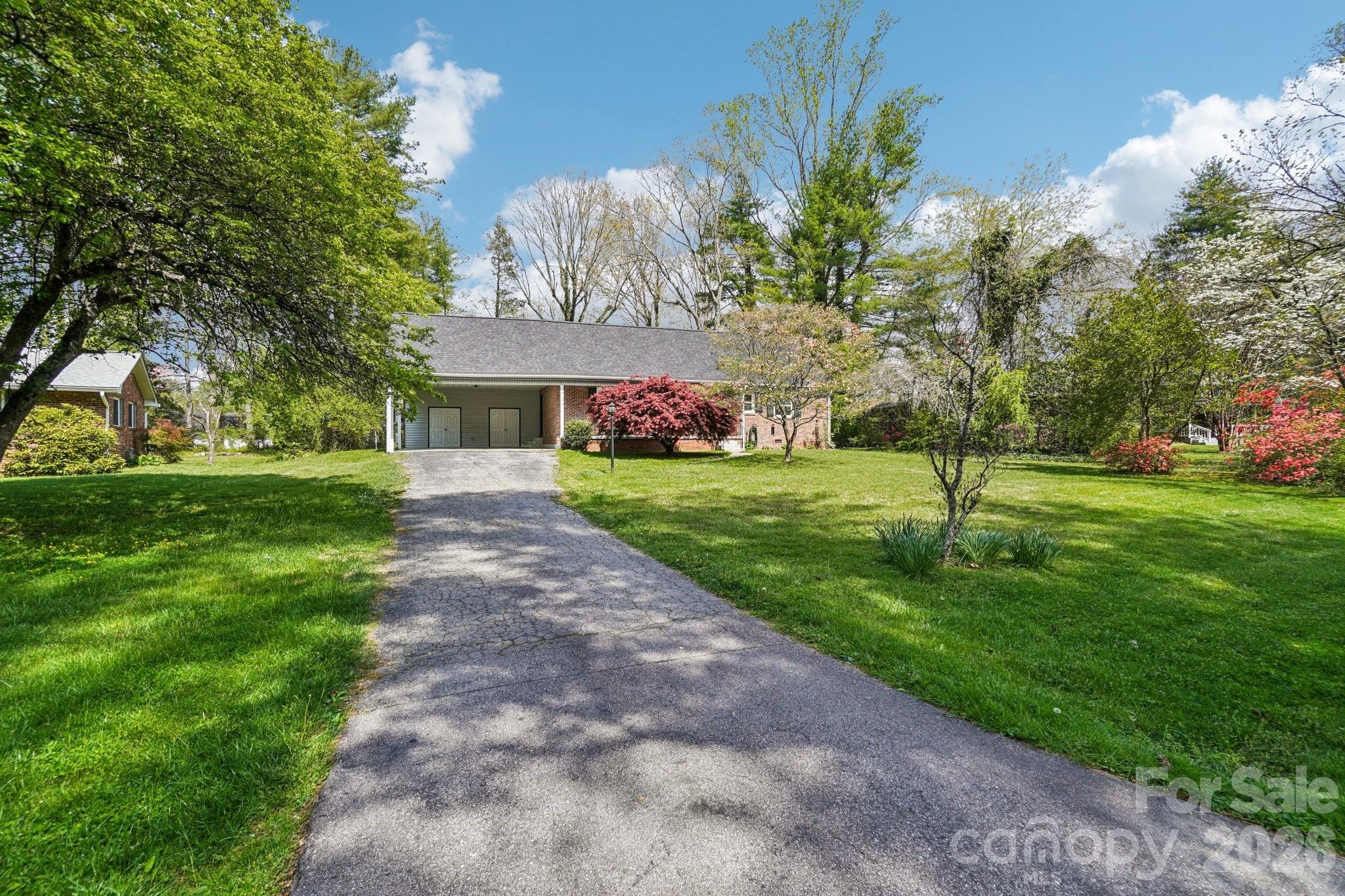 710 Heatherwood Drive — Hendersonville