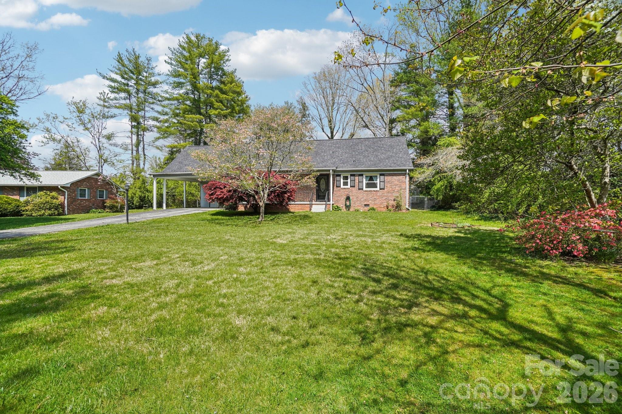710 Heatherwood Drive — Hendersonville