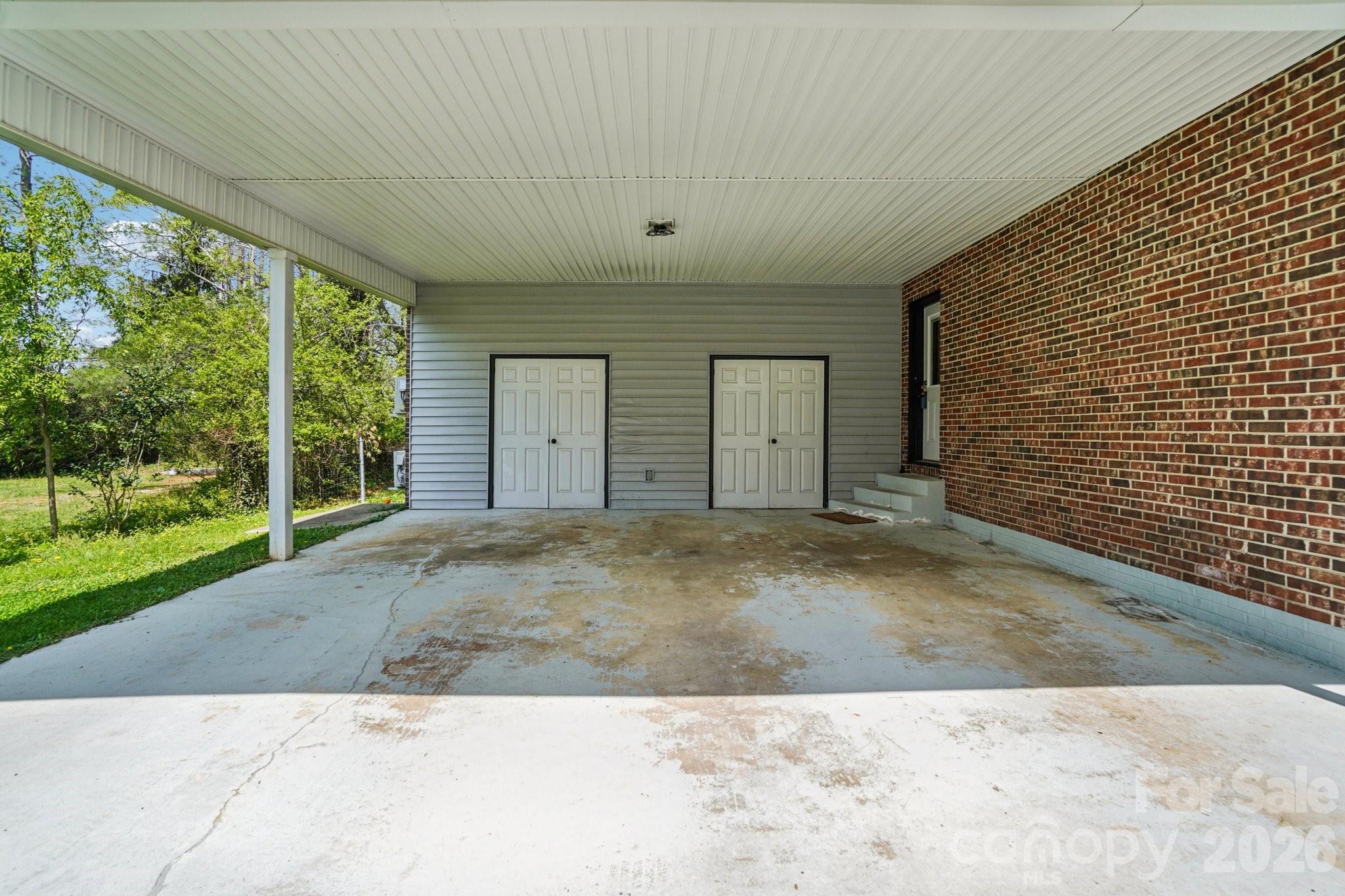 710 Heatherwood Drive — Hendersonville