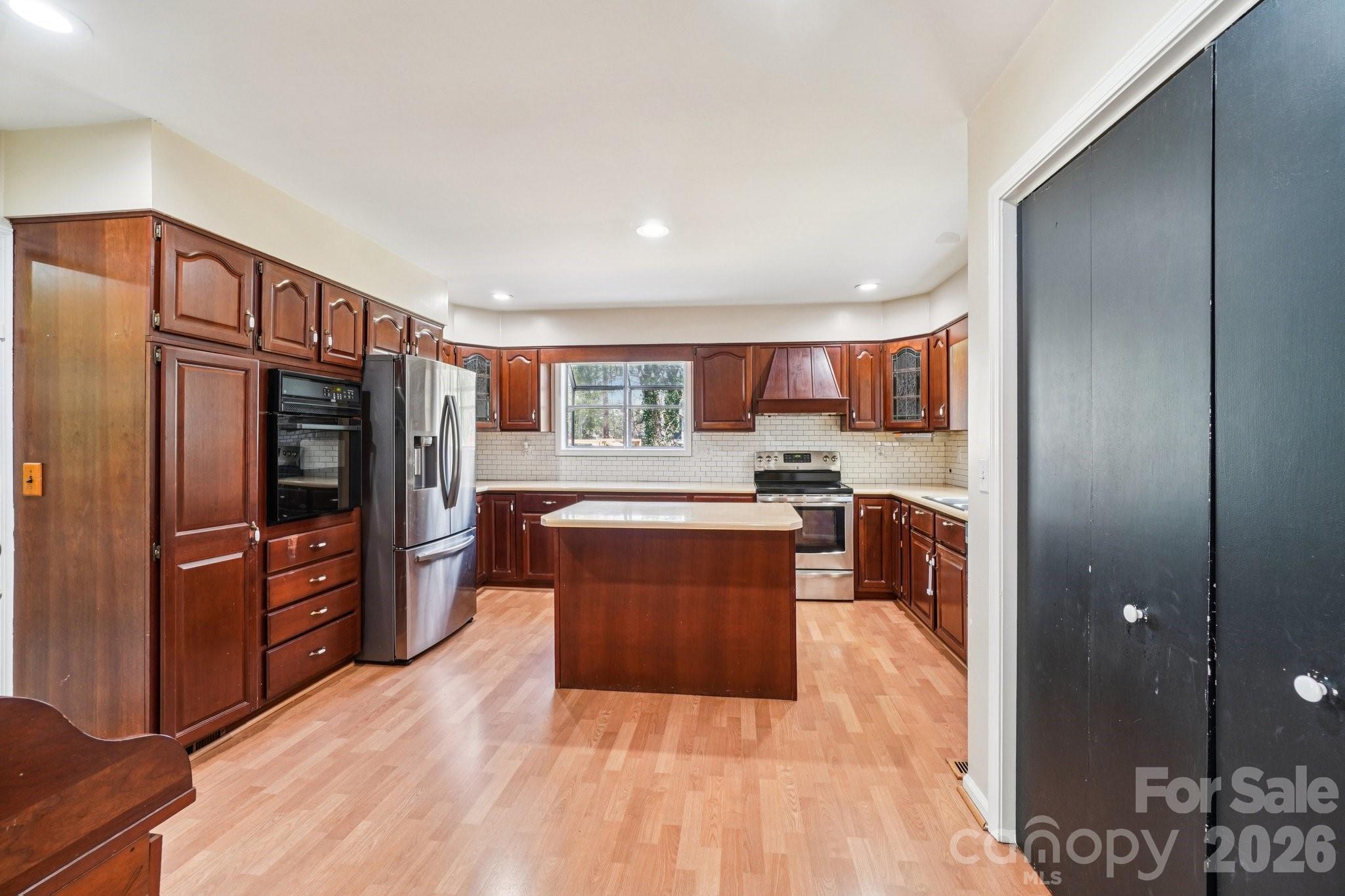 710 Heatherwood Drive — Hendersonville