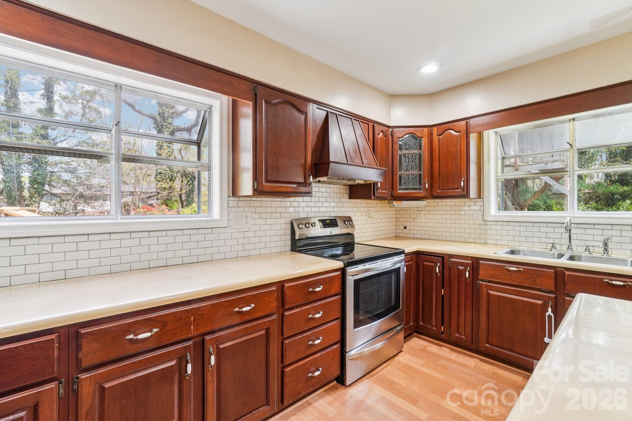 710 Heatherwood Drive — Hendersonville