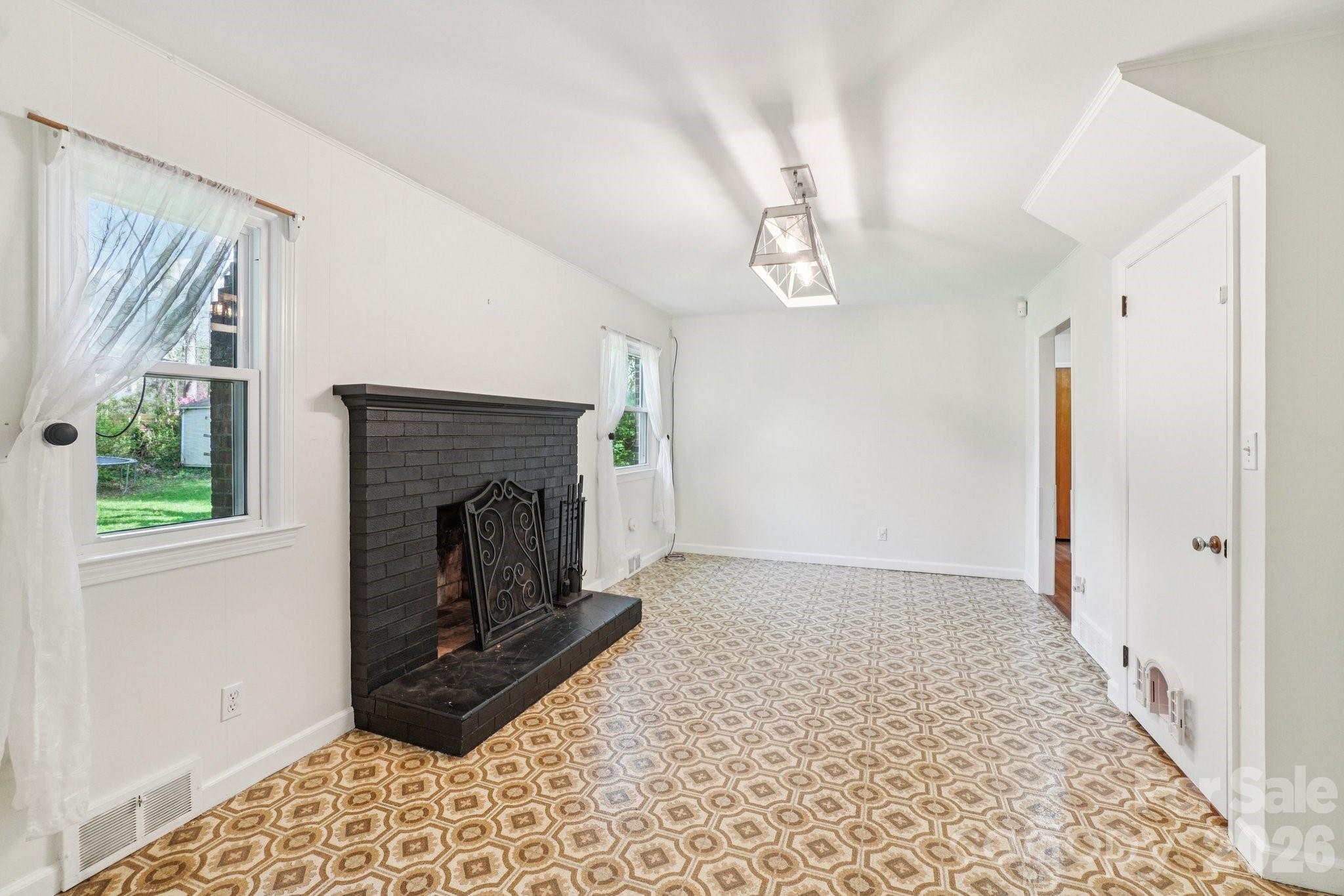 710 Heatherwood Drive — Hendersonville