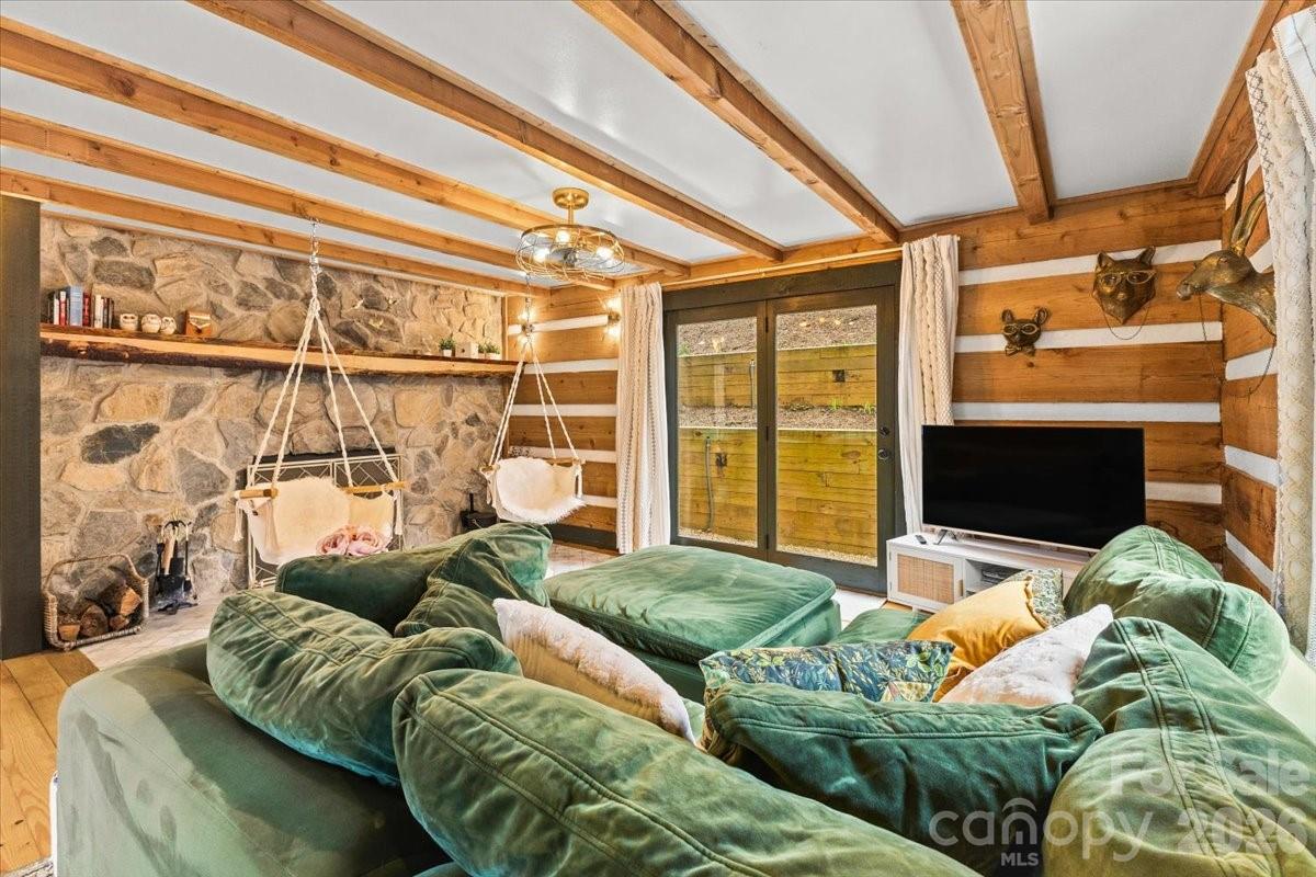1444 Rich Mountain Road — Zionville