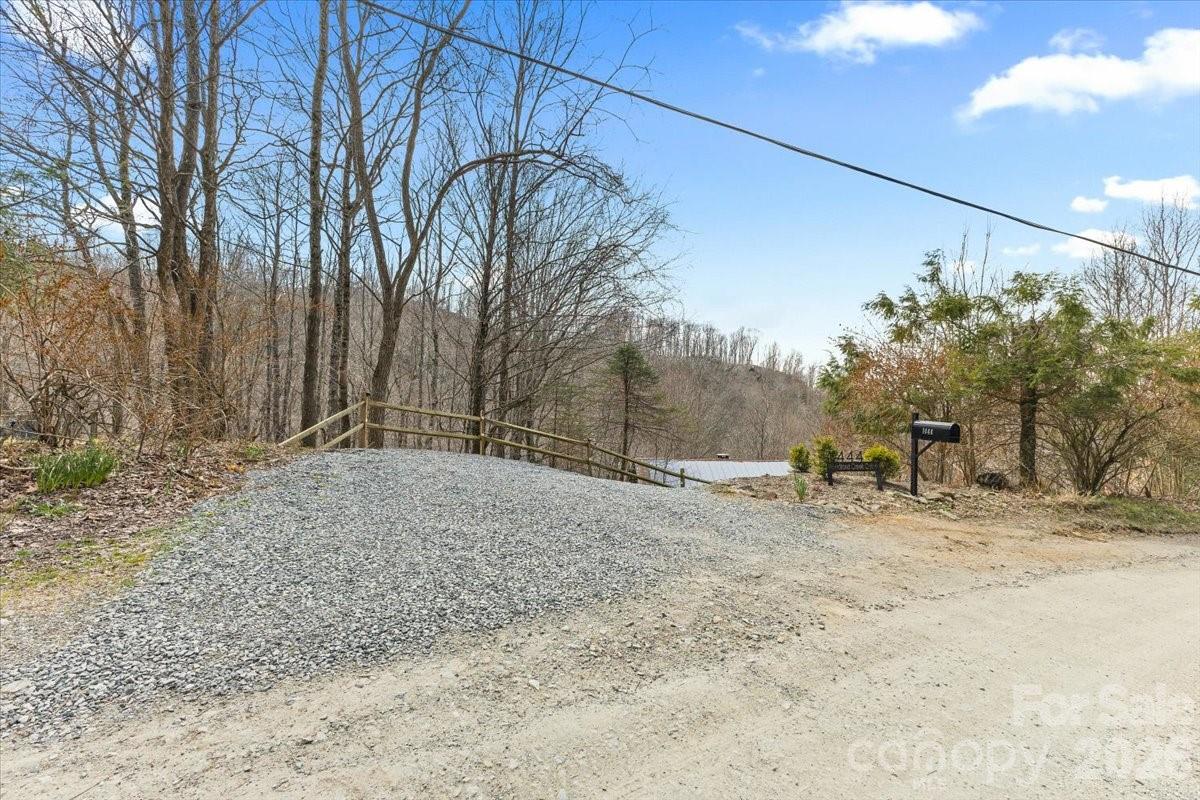 1444 Rich Mountain Road — Zionville