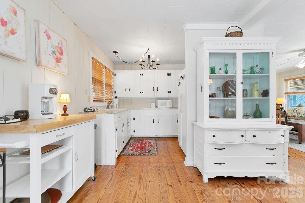 218 Hickory Lane — Lake Toxaway