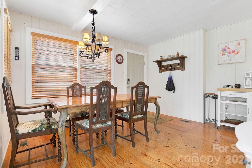 218 Hickory Lane — Lake Toxaway