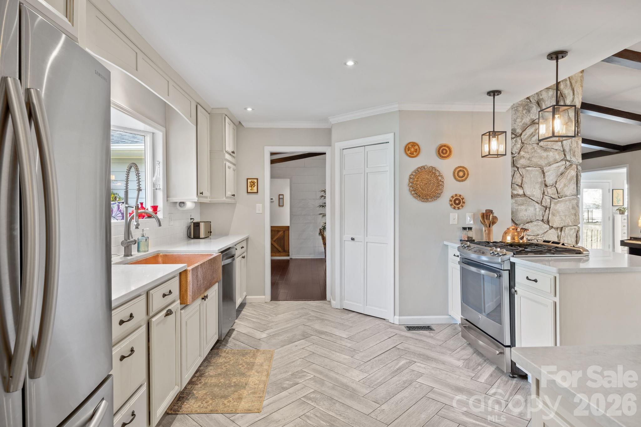5218 Glenwood Street — Sherrills Ford