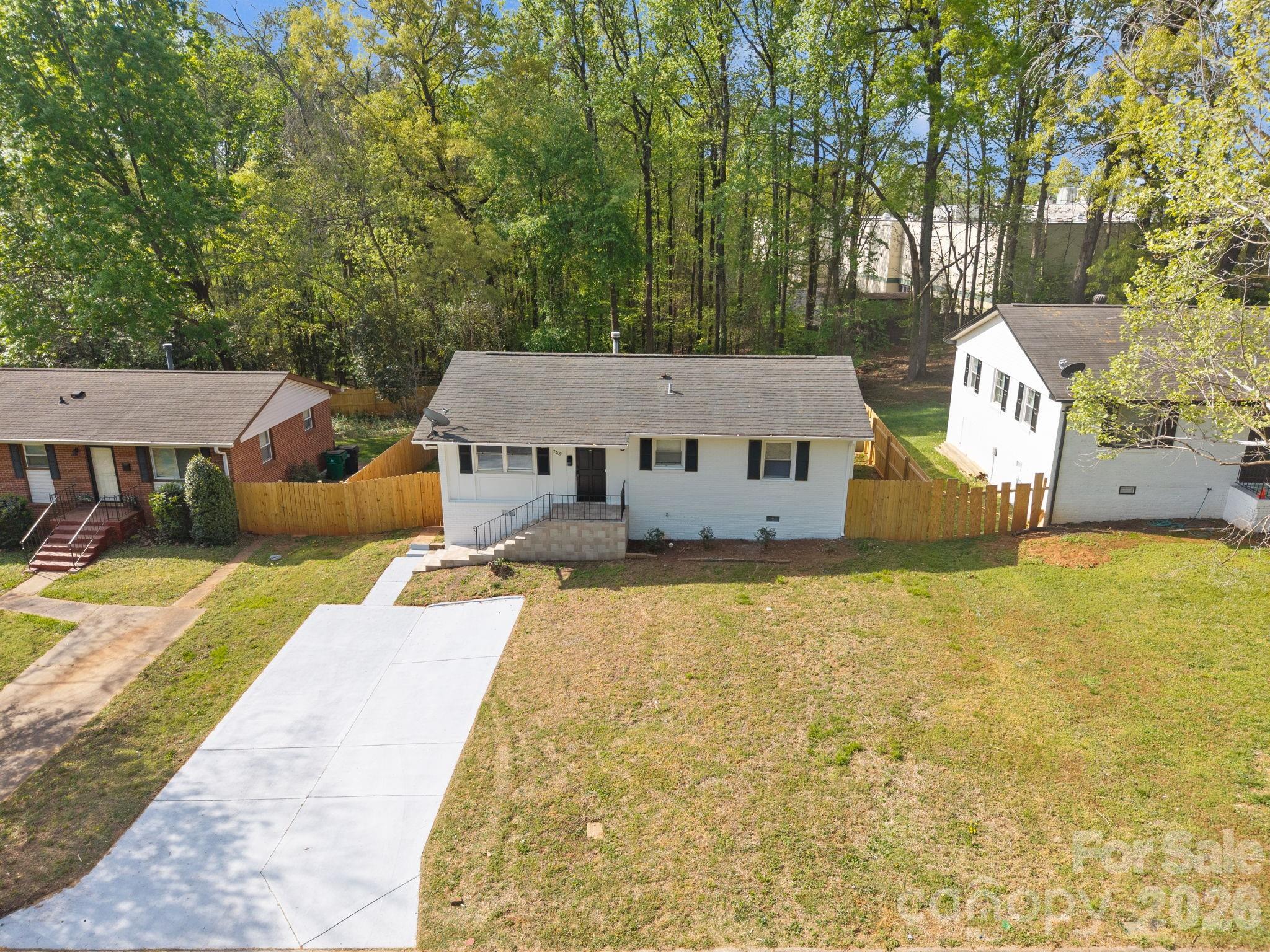 2309 Longleaf Drive — Charlotte