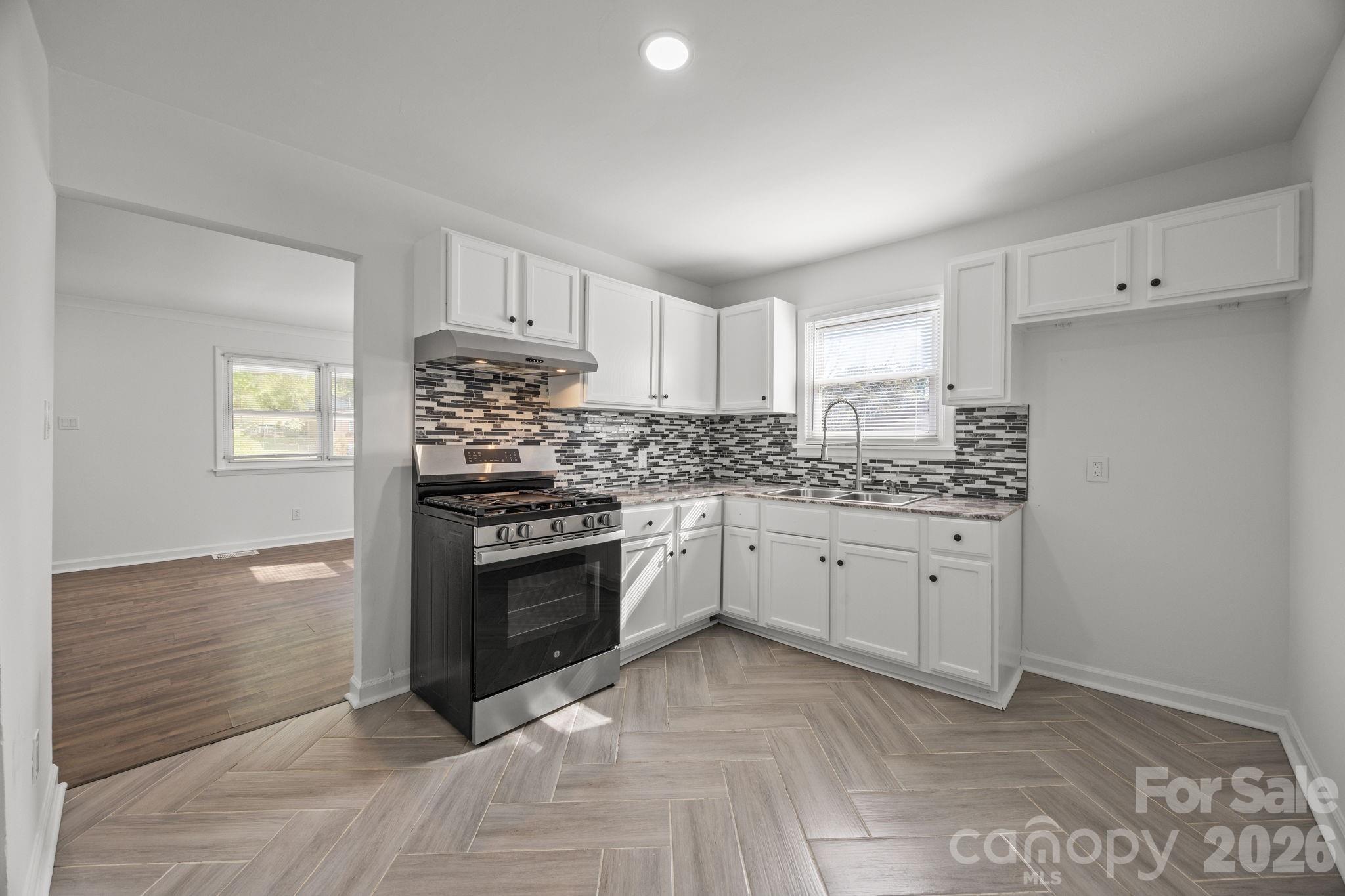 2309 Longleaf Drive — Charlotte