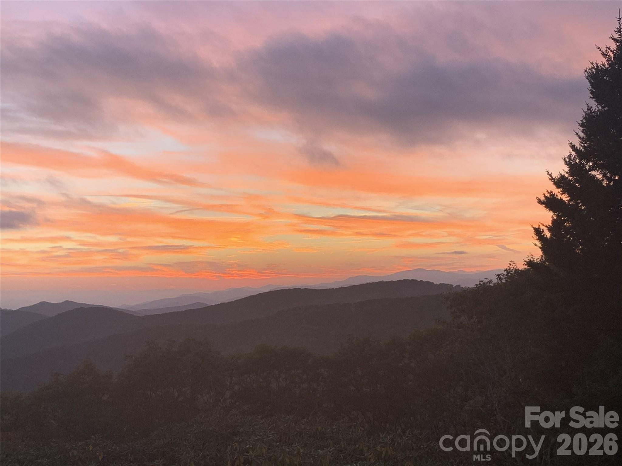 536 Lands End Lane — Maggie Valley