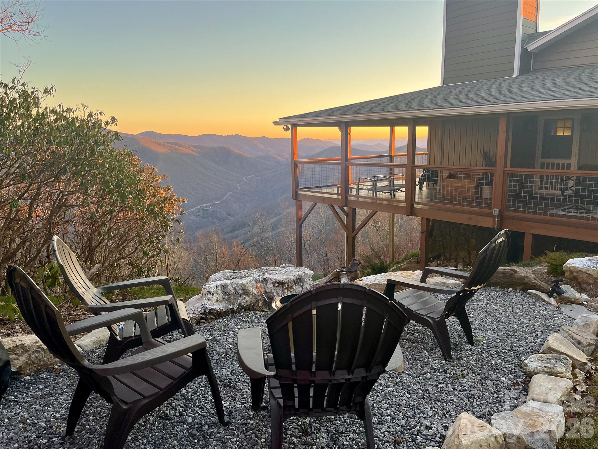 536 Lands End Lane — Maggie Valley