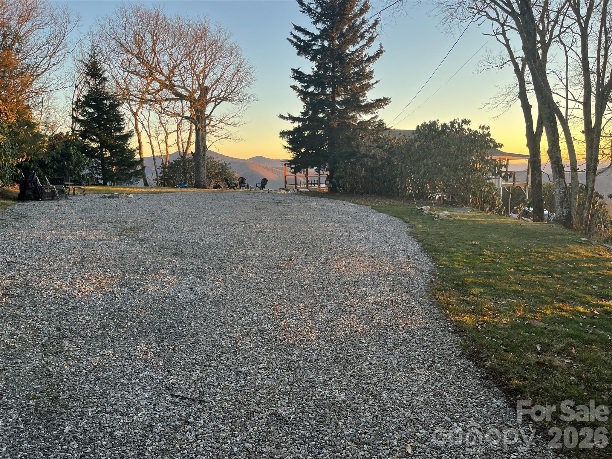 536 Lands End Lane — Maggie Valley