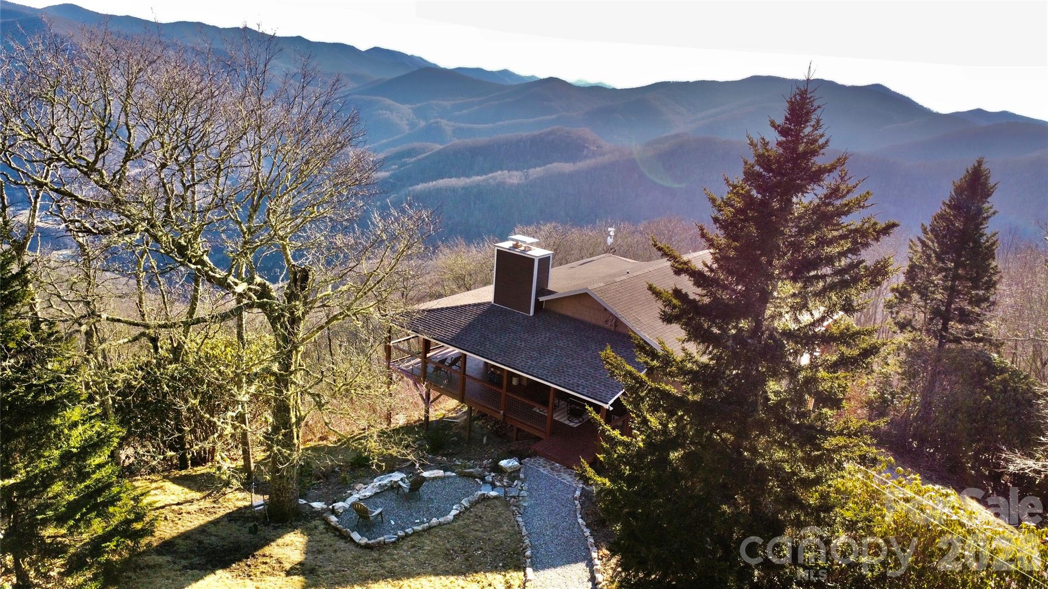 536 Lands End Lane — Maggie Valley